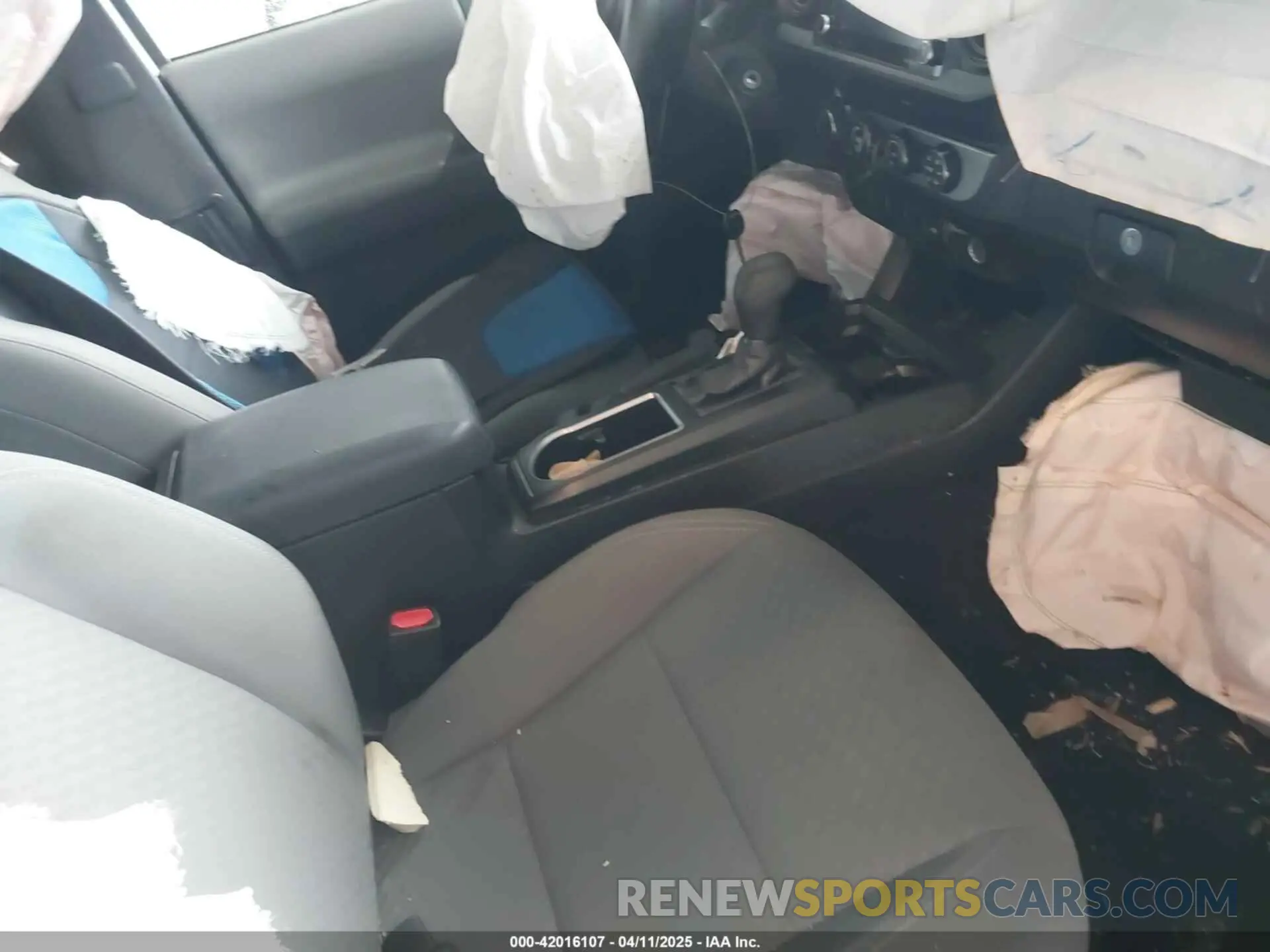 5 Photograph of a damaged car 3TYSX5ENXLT001748 TOYOTA TACOMA 2020