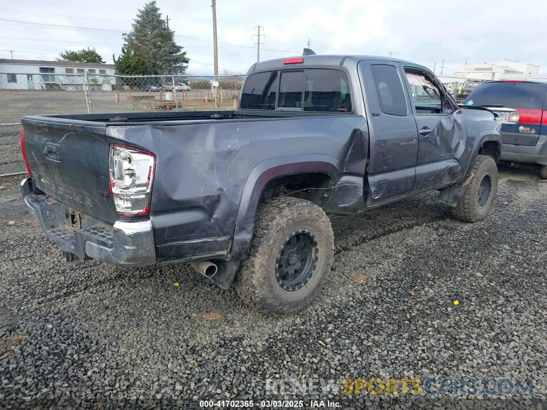 4 Photograph of a damaged car 3TYSZ5AN4LT005455 TOYOTA TACOMA 2020