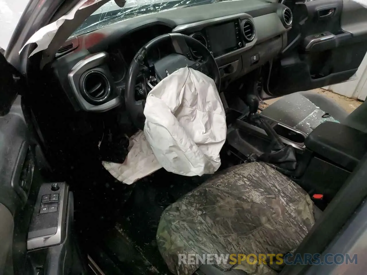 8 Photograph of a damaged car 3TYSZ5AN6LT000497 TOYOTA TACOMA 2020