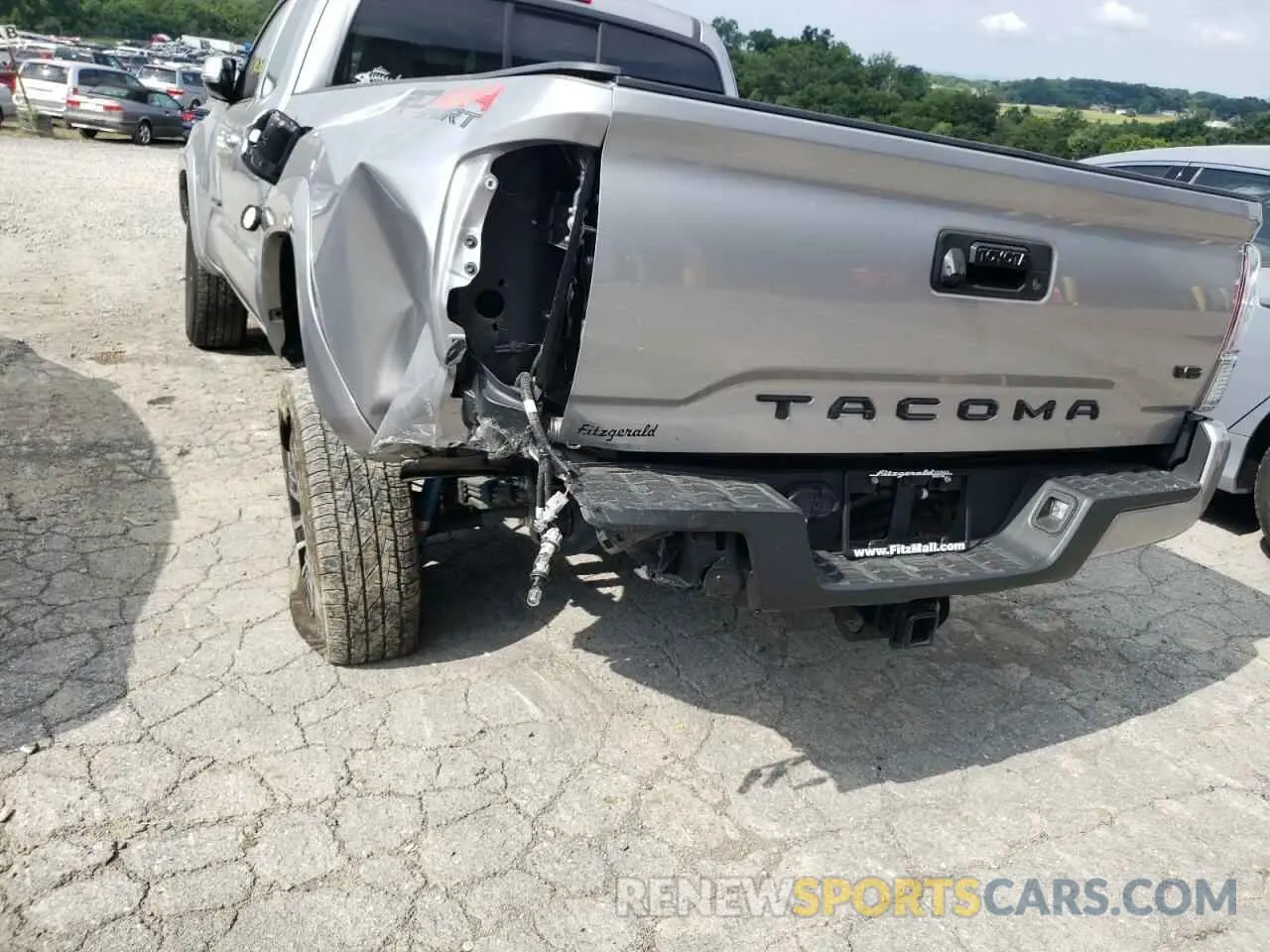 9 Photograph of a damaged car 3TYSZ5AN7LT000797 TOYOTA TACOMA 2020