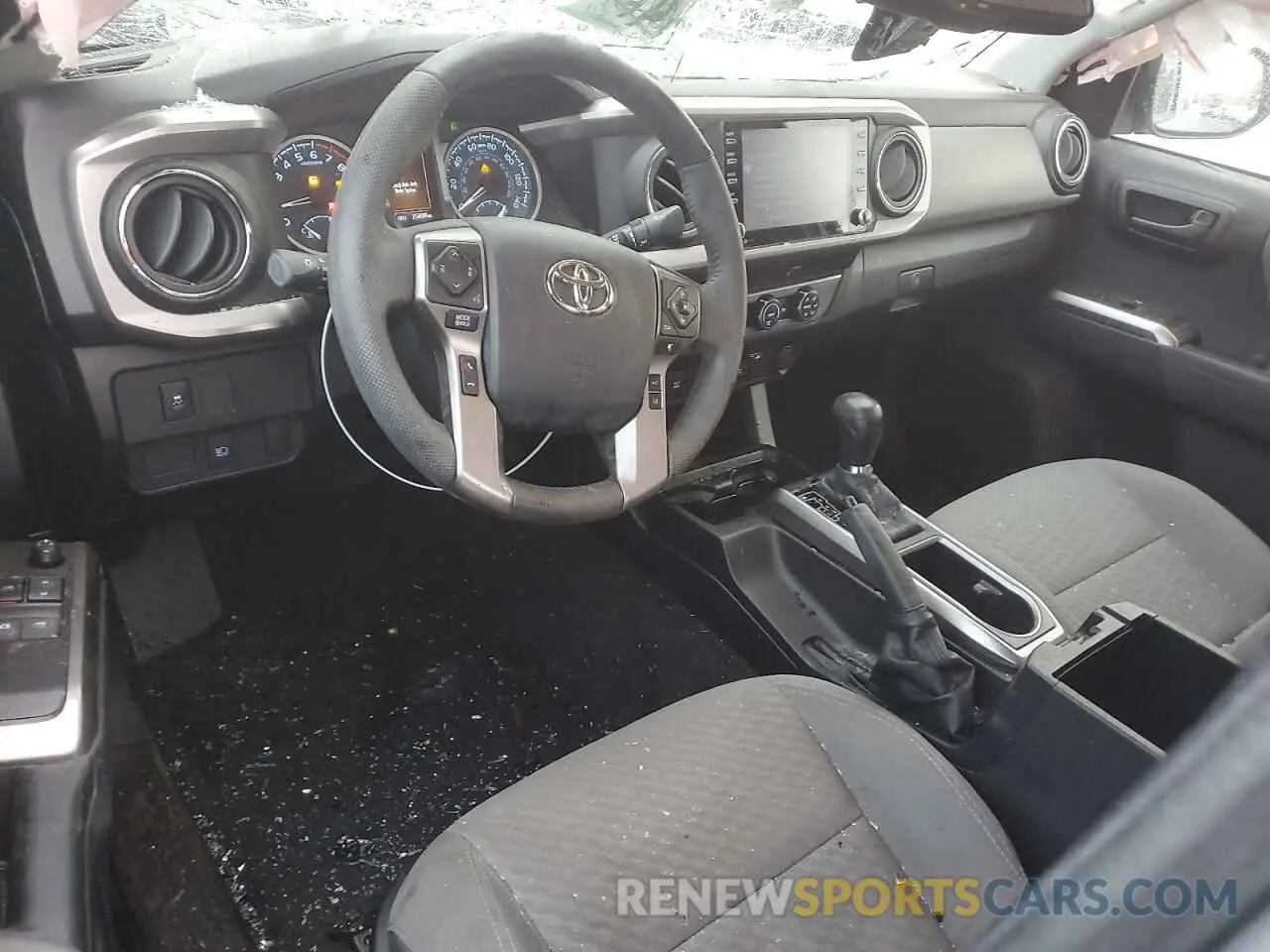8 Photograph of a damaged car 3TYSZ5AN7LT006972 TOYOTA TACOMA 2020