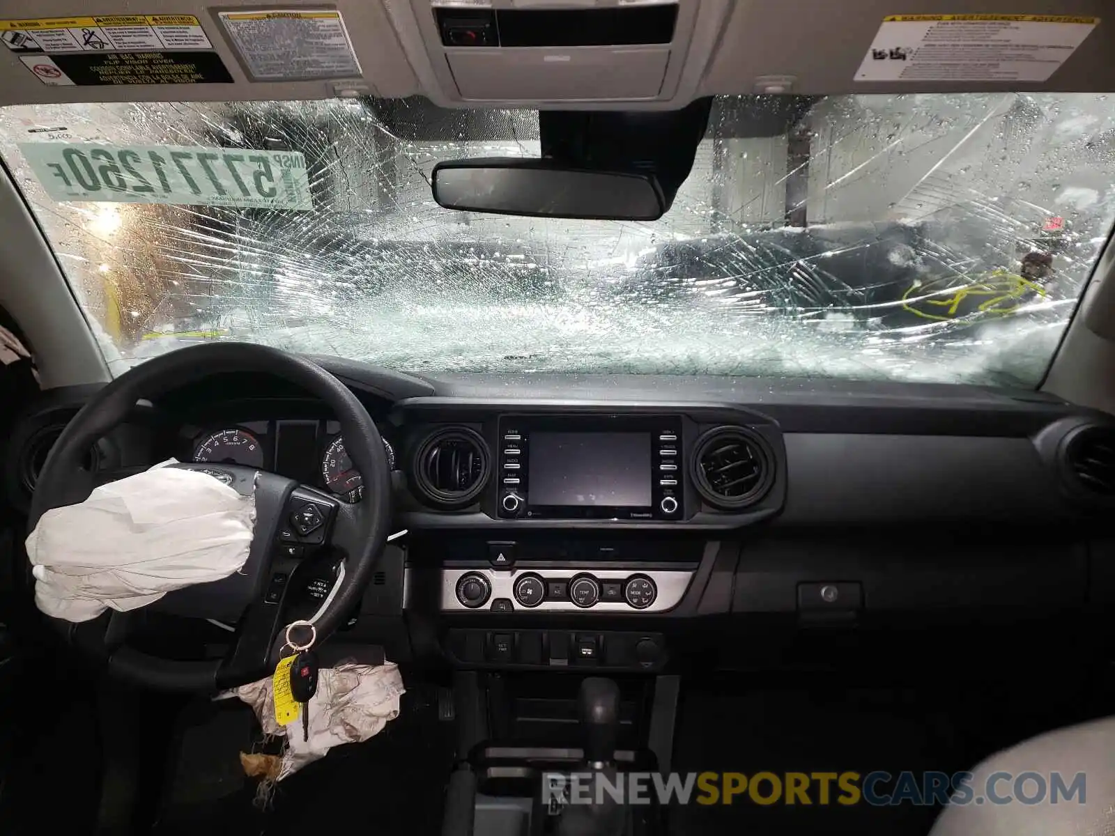 9 Photograph of a damaged car 3TYSZ5AN8LT004664 TOYOTA TACOMA 2020