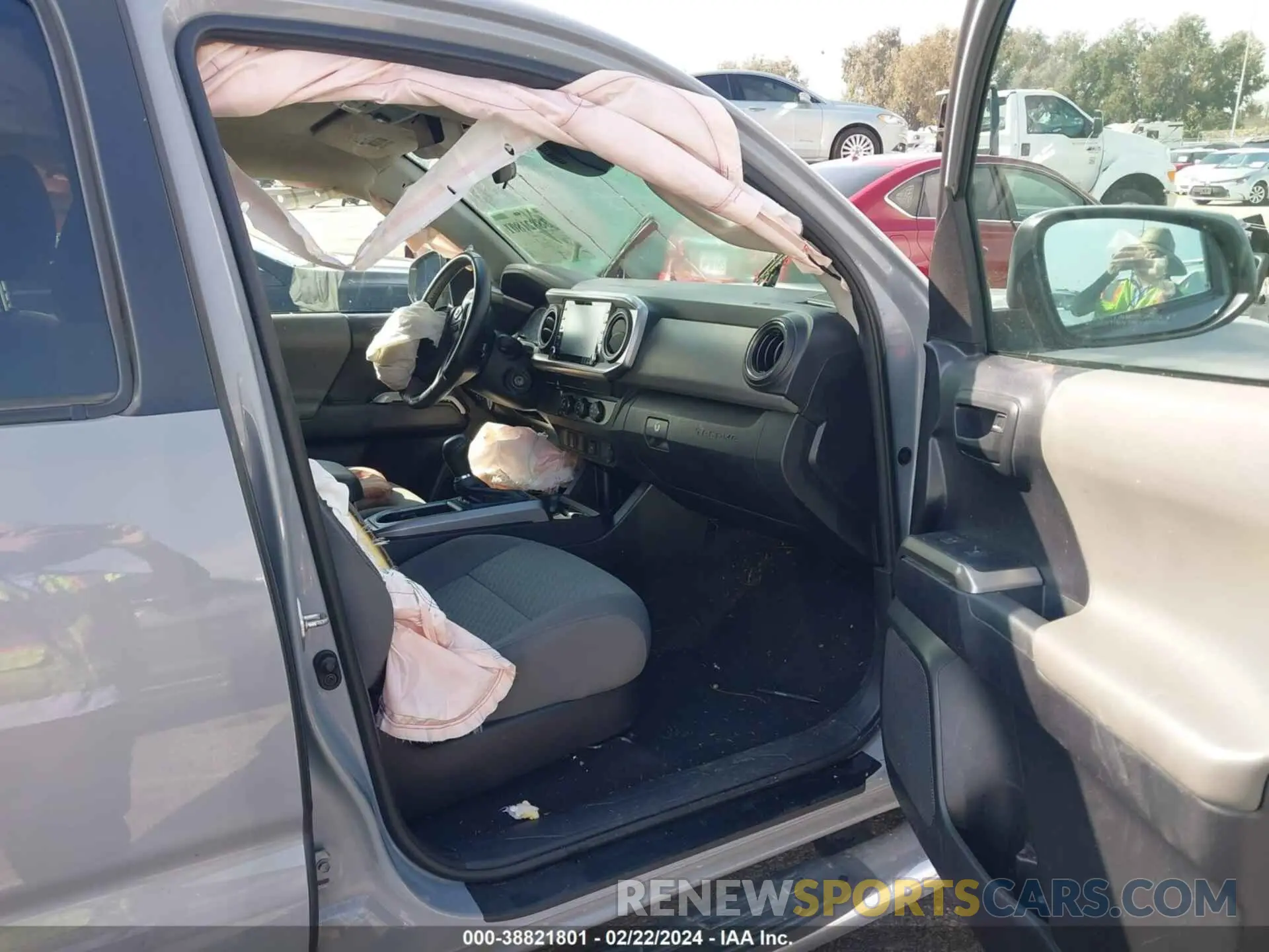 5 Photograph of a damaged car 5TFAX5GN0LX186181 TOYOTA TACOMA 2020