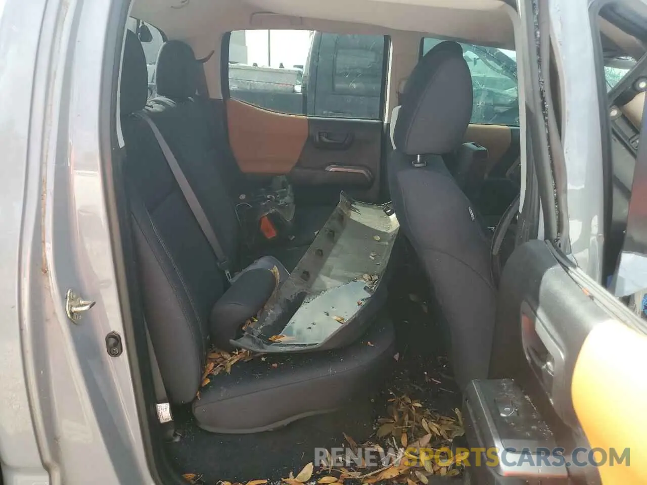 10 Photograph of a damaged car 5TFAX5GN1LX166327 TOYOTA TACOMA 2020