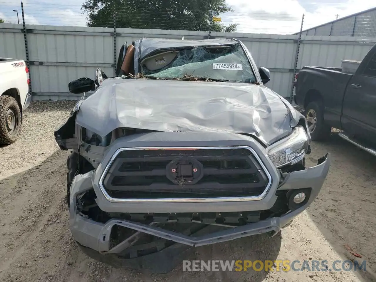 5 Photograph of a damaged car 5TFAX5GN1LX166327 TOYOTA TACOMA 2020