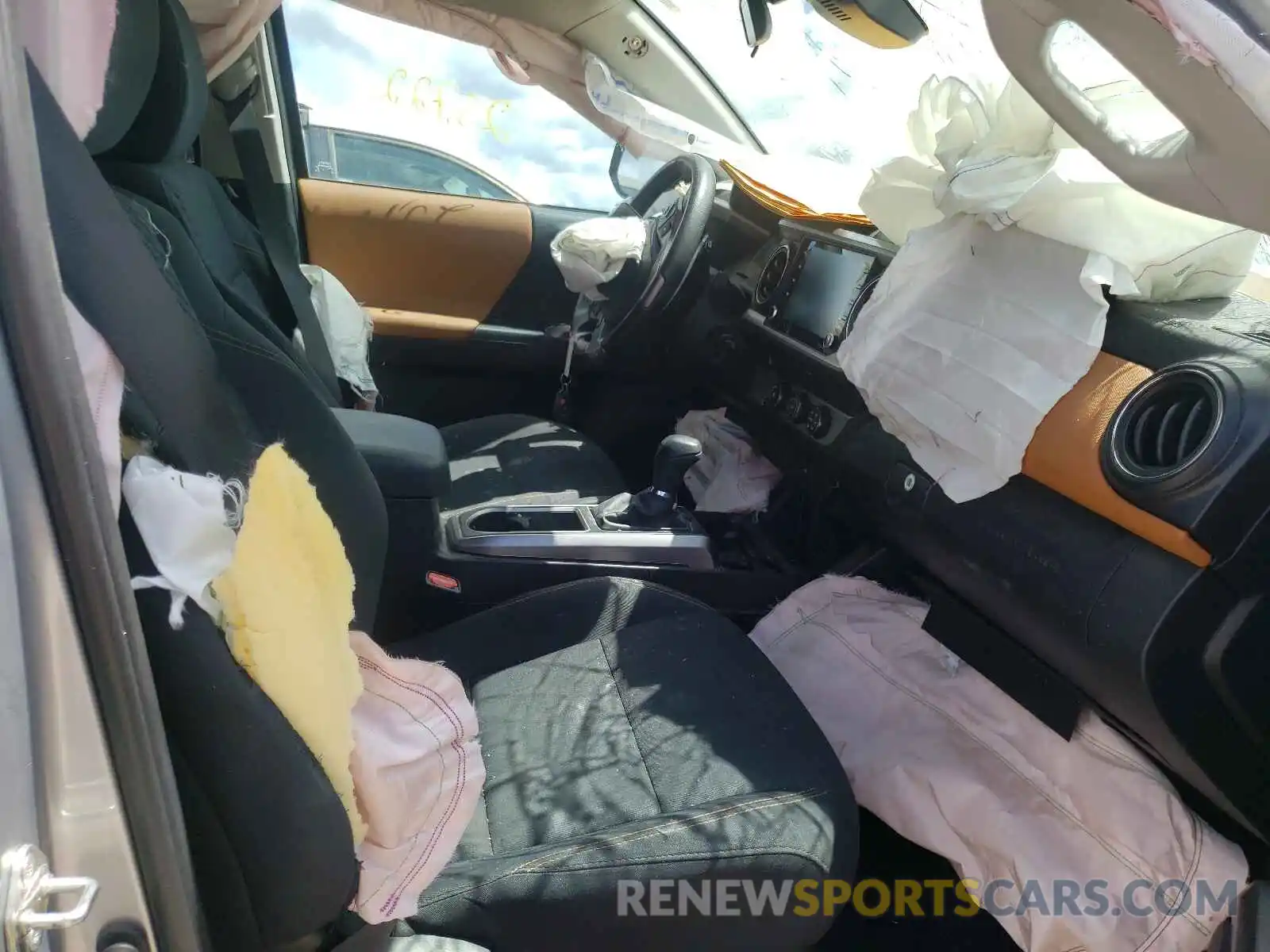 5 Photograph of a damaged car 5TFAX5GN2LX175005 TOYOTA TACOMA 2020