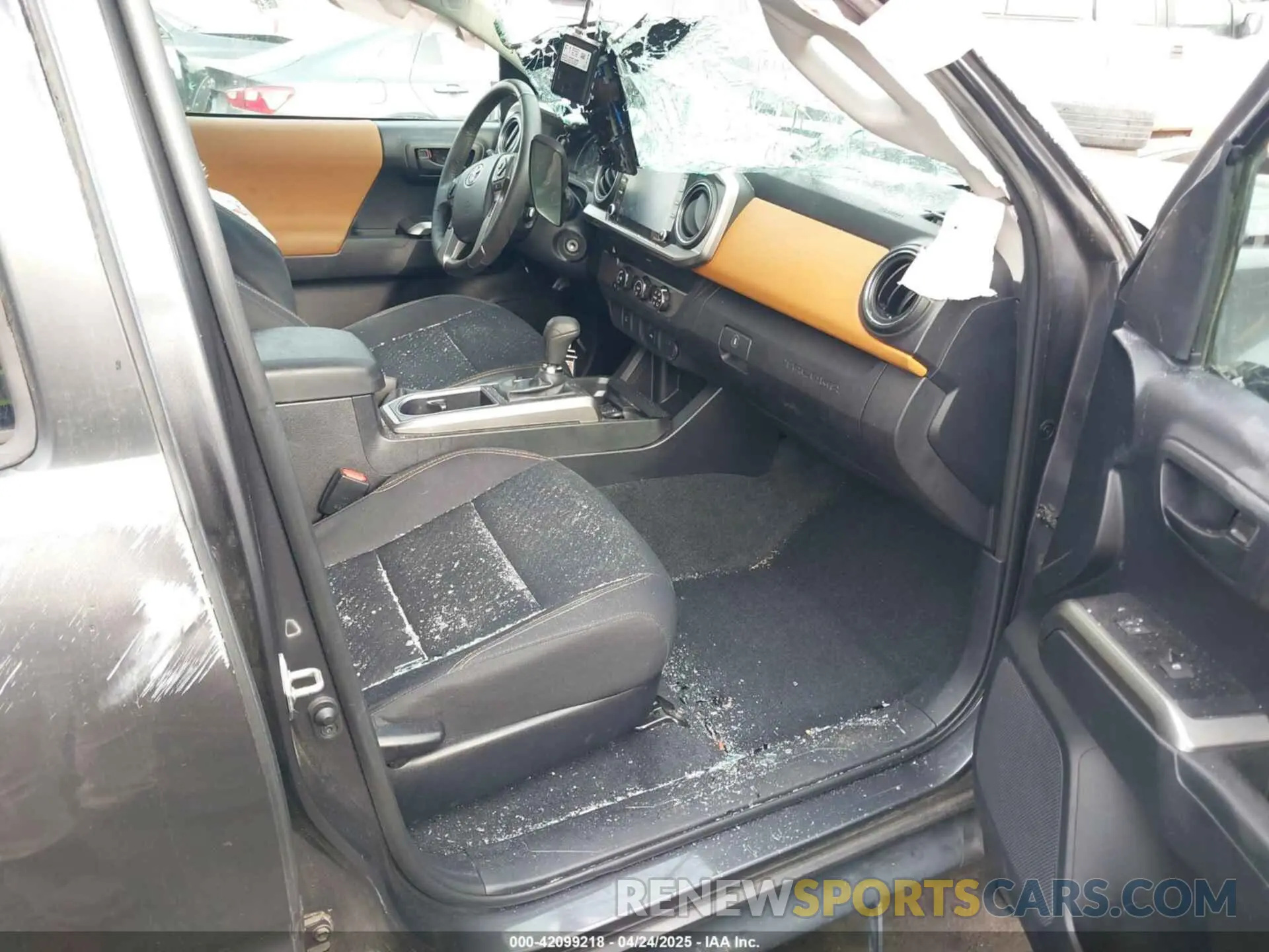 5 Photograph of a damaged car 5TFAX5GN8LX176272 TOYOTA TACOMA 2020