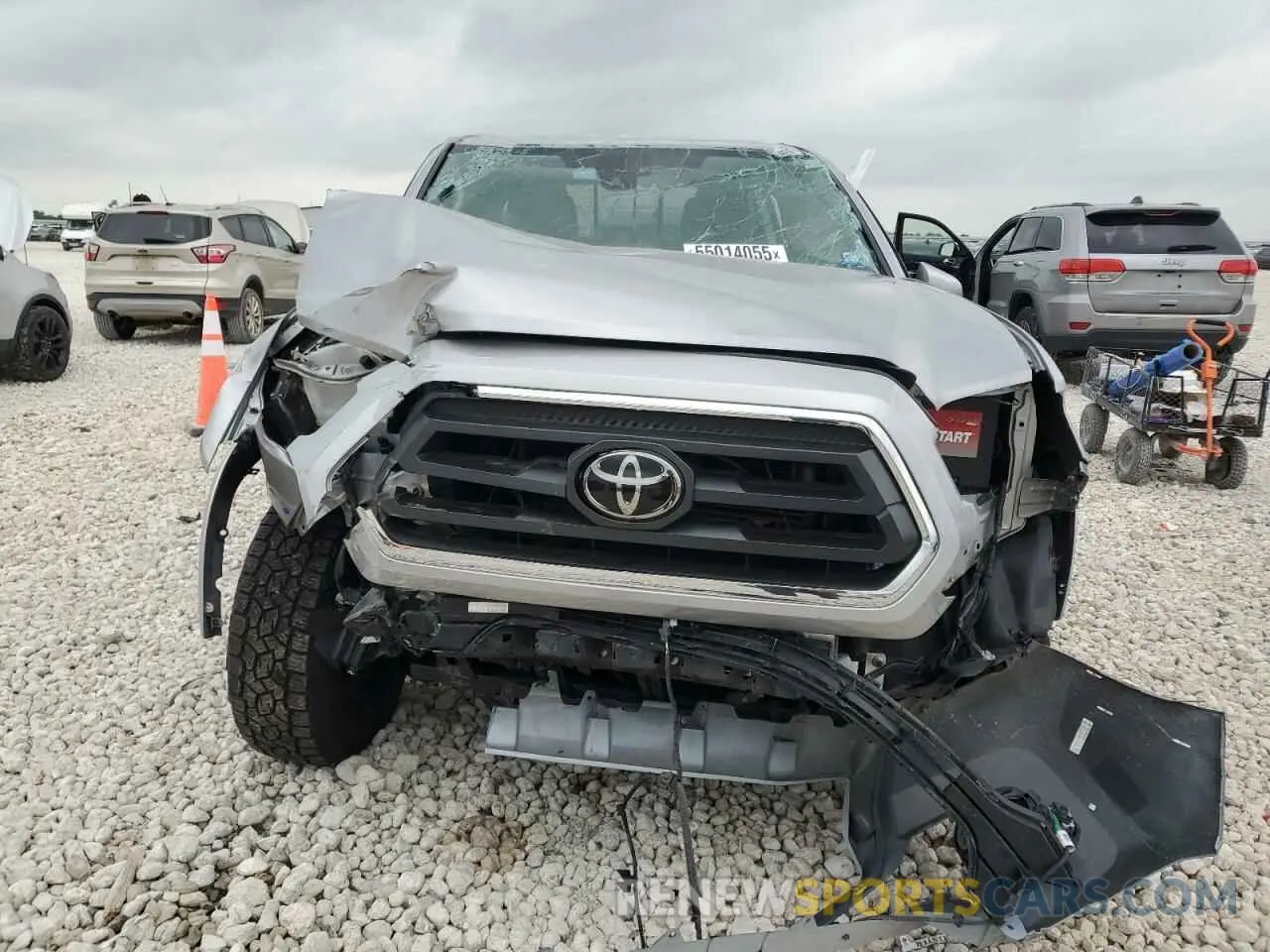 5 Photograph of a damaged car 5TFAZ5CN0LX089045 TOYOTA TACOMA 2020