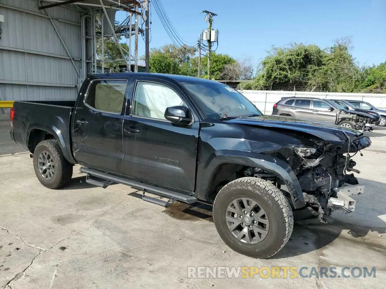 4 Photograph of a damaged car 5TFAZ5CN0LX091247 TOYOTA TACOMA 2020
