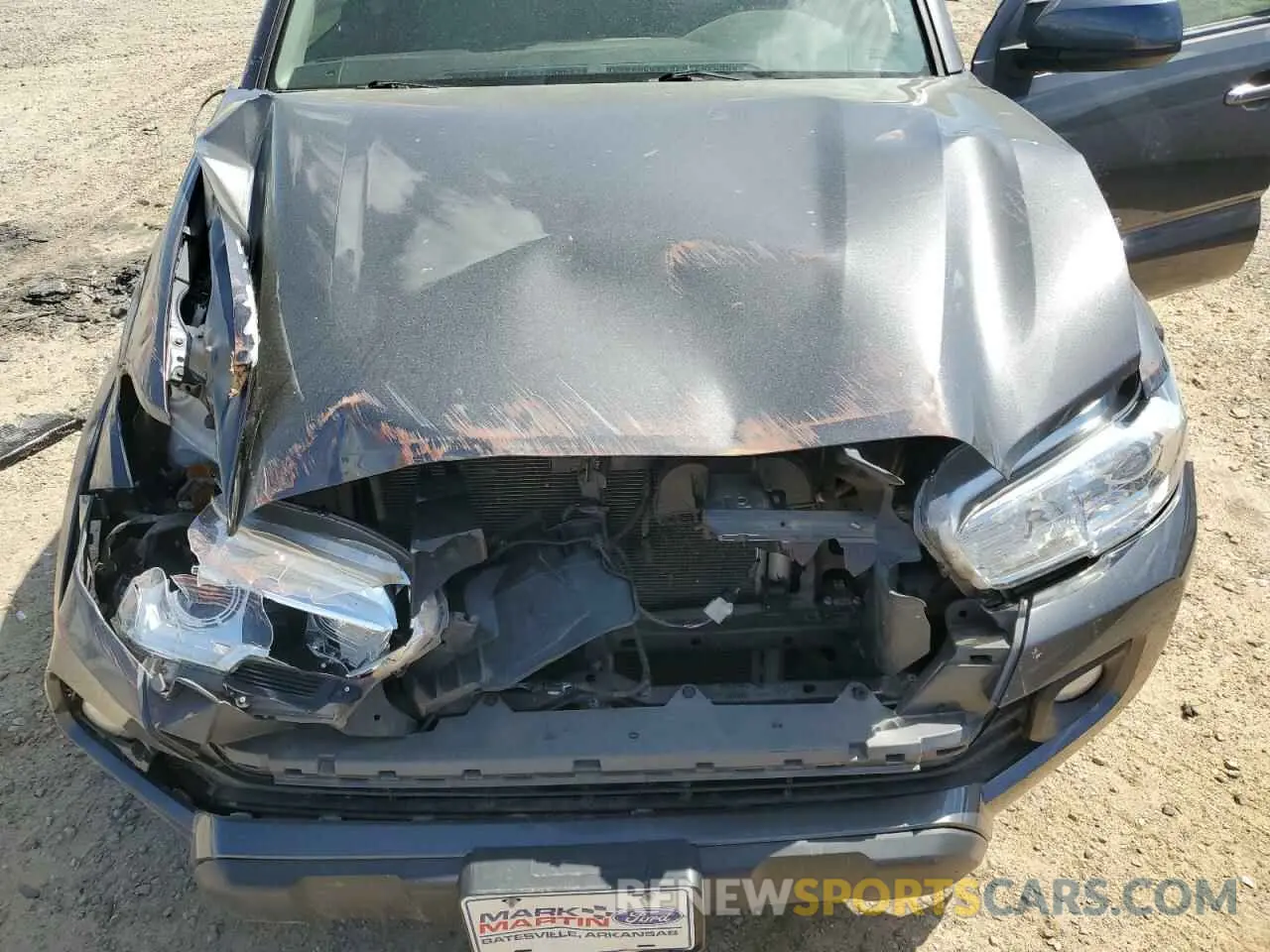 11 Photograph of a damaged car 5TFAZ5CN0LX093399 TOYOTA TACOMA 2020
