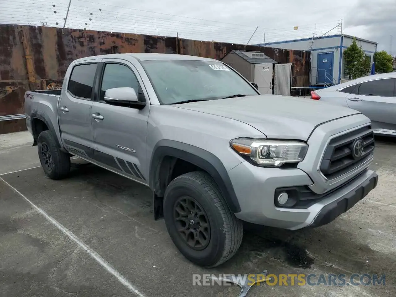 4 Photograph of a damaged car 5TFAZ5CN0LX094746 TOYOTA TACOMA 2020