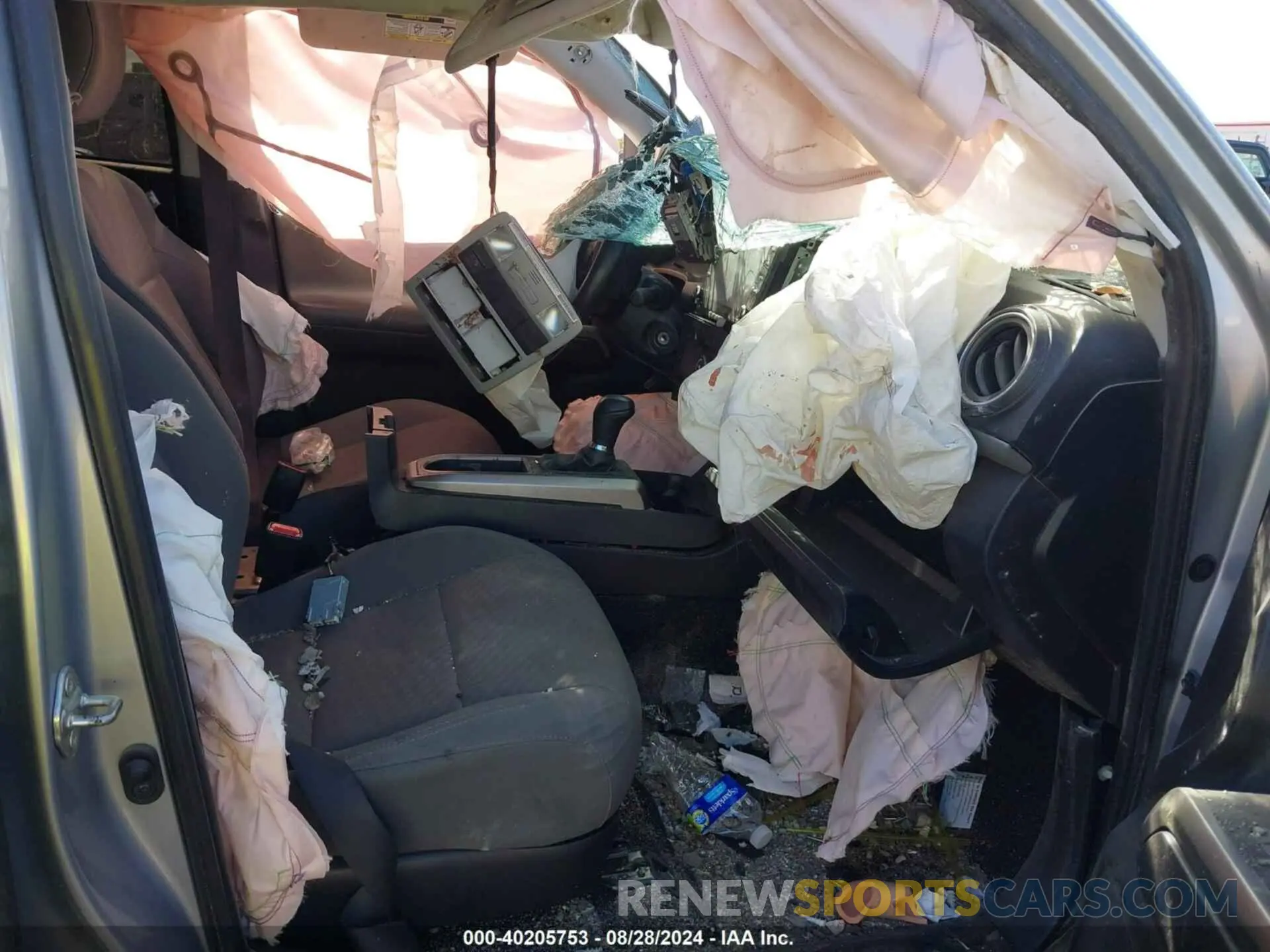 5 Photograph of a damaged car 5TFAZ5CN2LX093971 TOYOTA TACOMA 2020