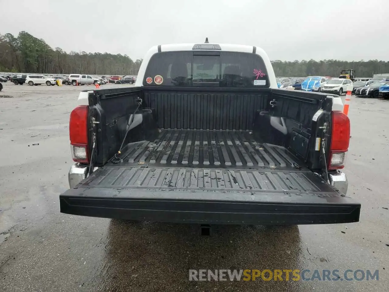 6 Photograph of a damaged car 5TFAZ5CN3LX090643 TOYOTA TACOMA 2020
