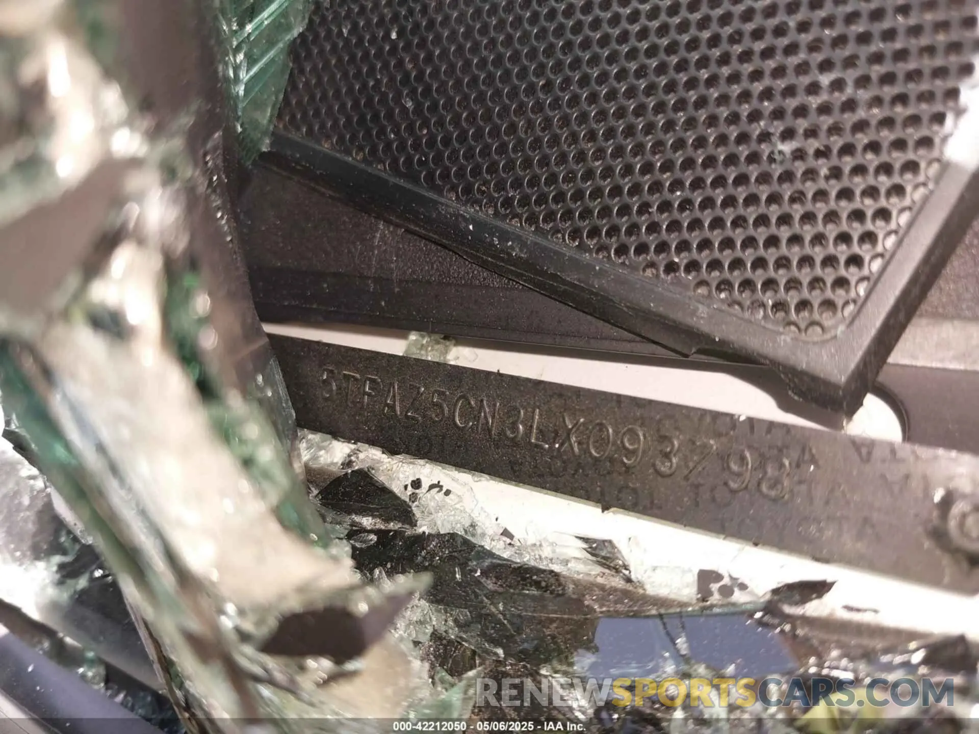 9 Photograph of a damaged car 5TFAZ5CN3LX093798 TOYOTA TACOMA 2020