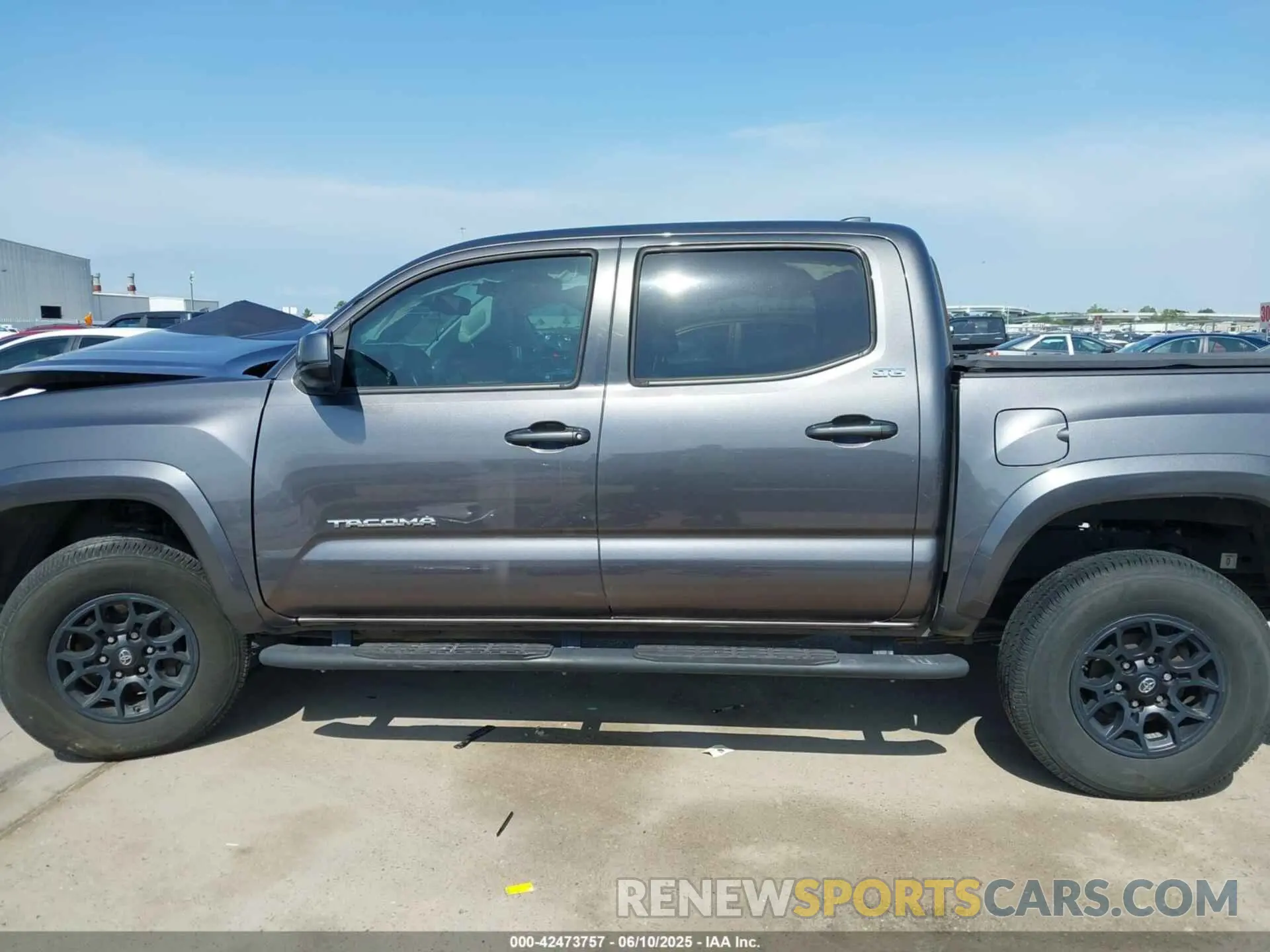 14 Photograph of a damaged car 5TFAZ5CN4LX091896 TOYOTA TACOMA 2020