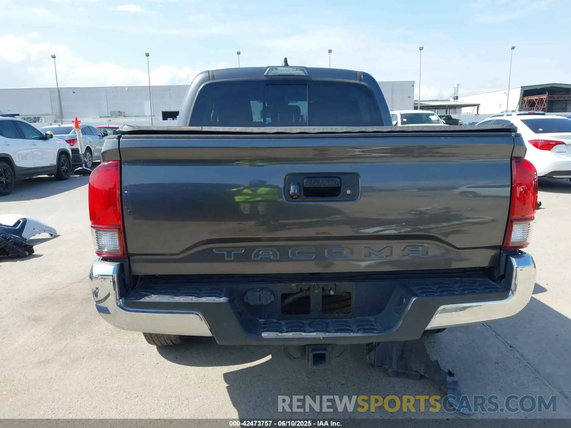 16 Photograph of a damaged car 5TFAZ5CN4LX091896 TOYOTA TACOMA 2020