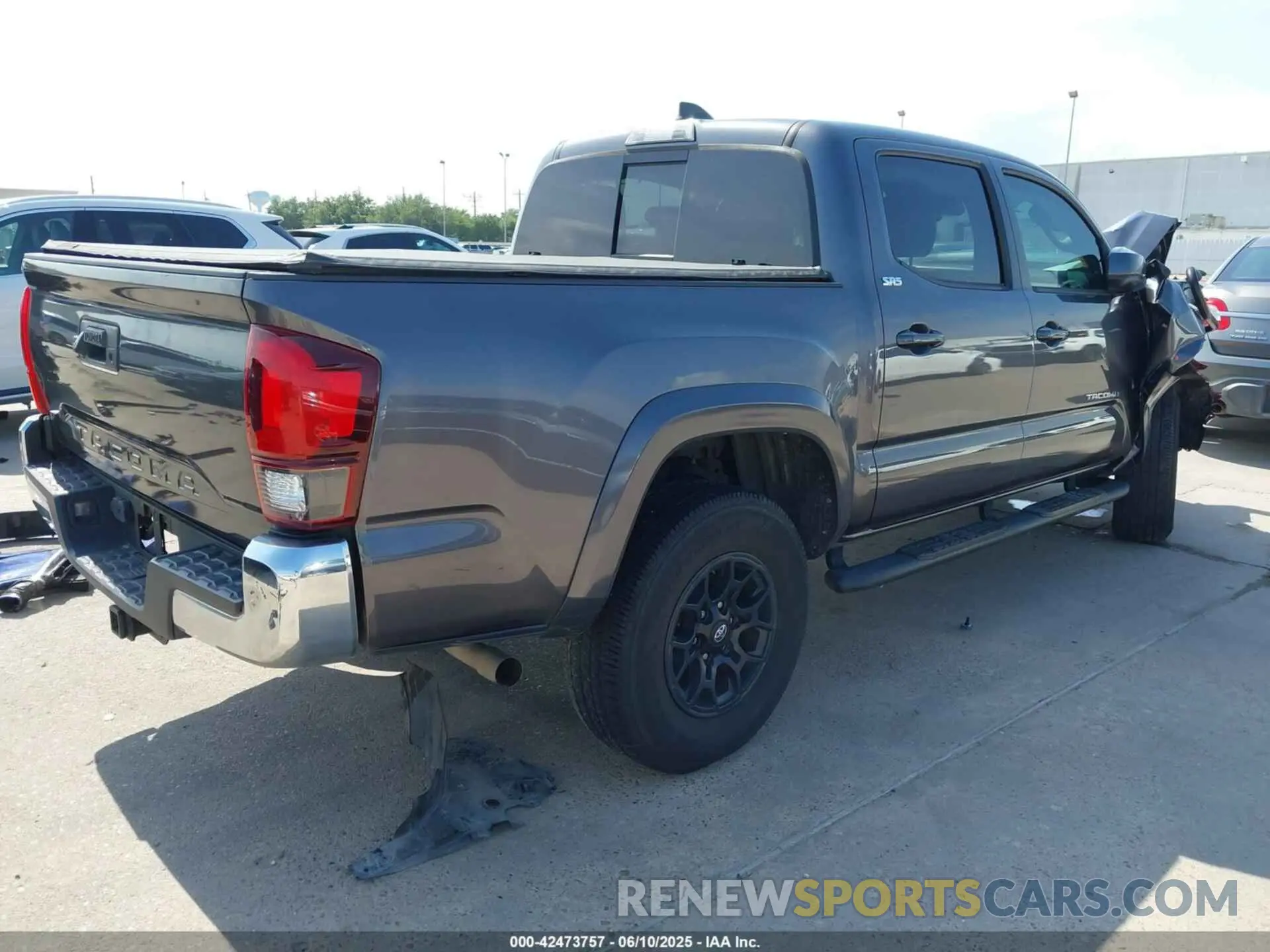 4 Photograph of a damaged car 5TFAZ5CN4LX091896 TOYOTA TACOMA 2020