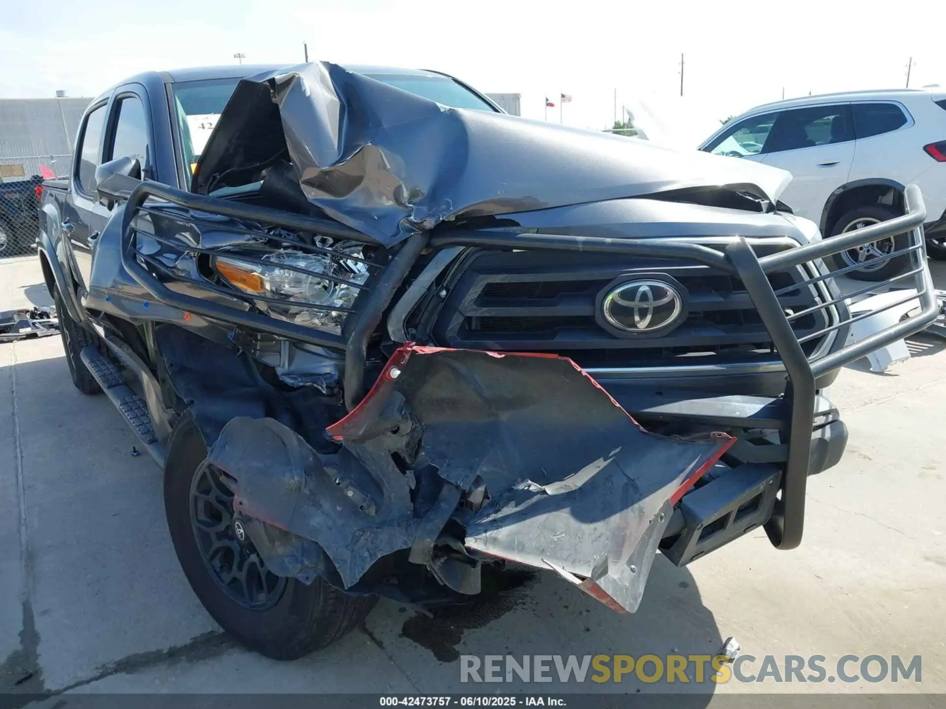 6 Photograph of a damaged car 5TFAZ5CN4LX091896 TOYOTA TACOMA 2020