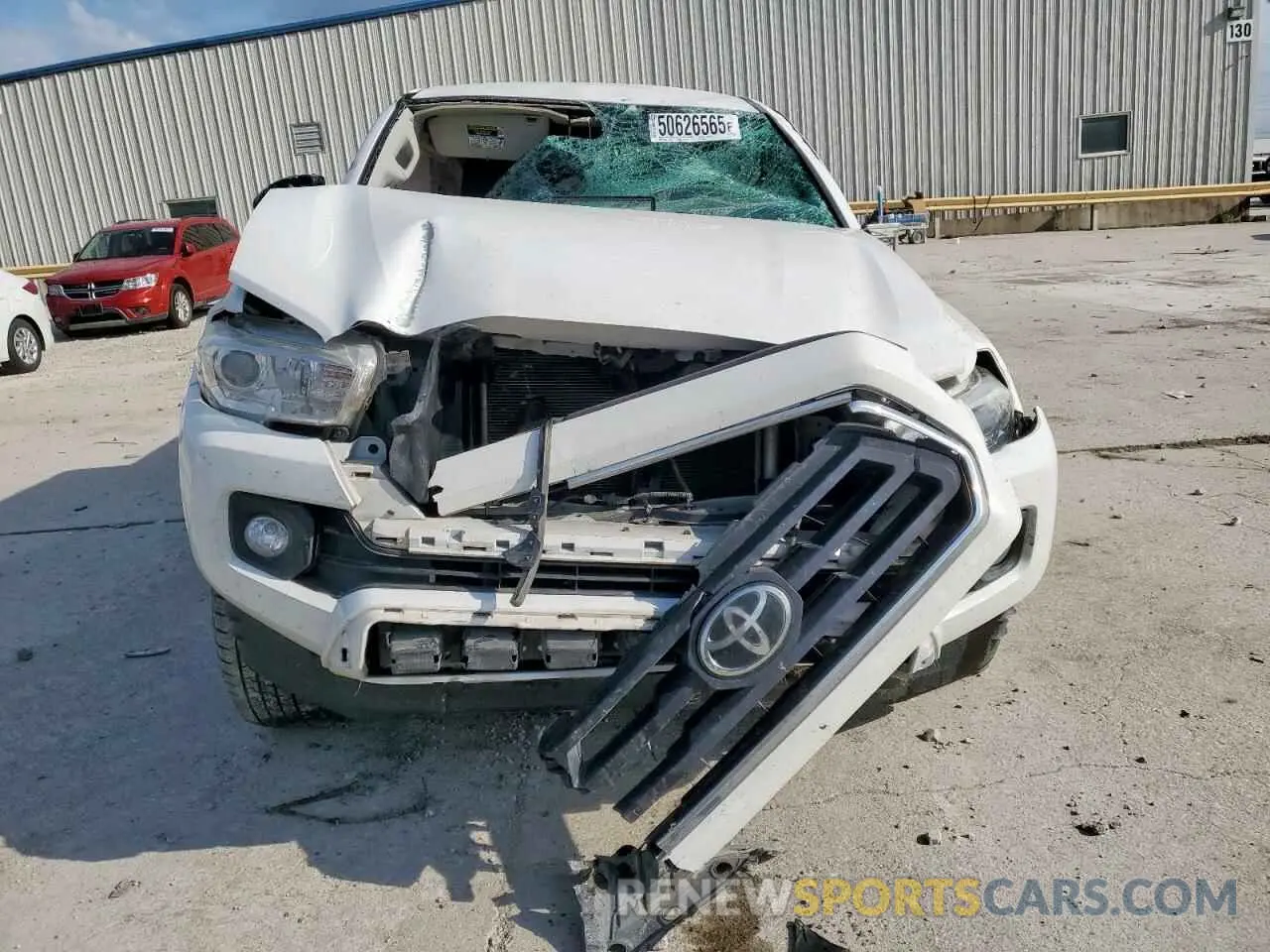 5 Photograph of a damaged car 5TFAZ5CN7LX094100 TOYOTA TACOMA 2020