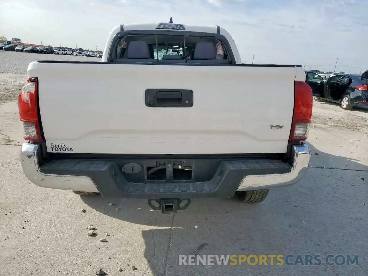 6 Photograph of a damaged car 5TFAZ5CN7LX094100 TOYOTA TACOMA 2020