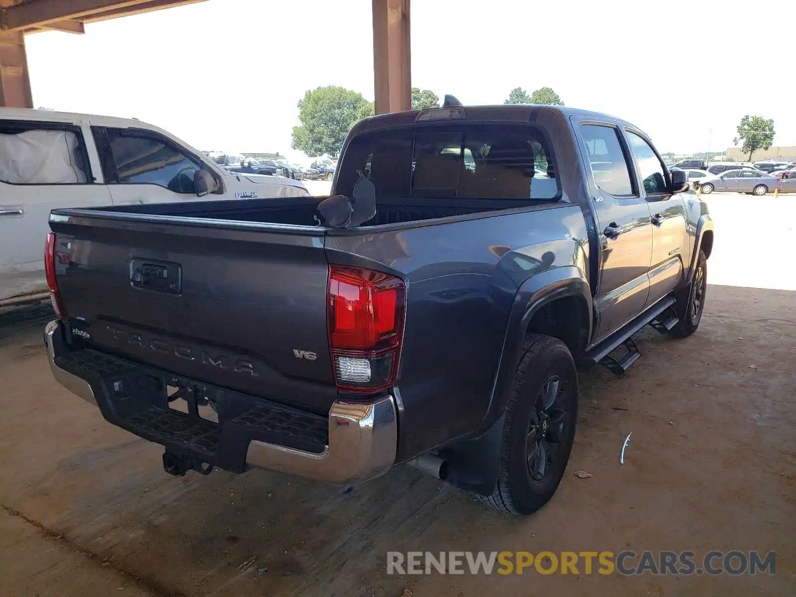 4 Photograph of a damaged car 5TFAZ5CN9LX094096 TOYOTA TACOMA 2020