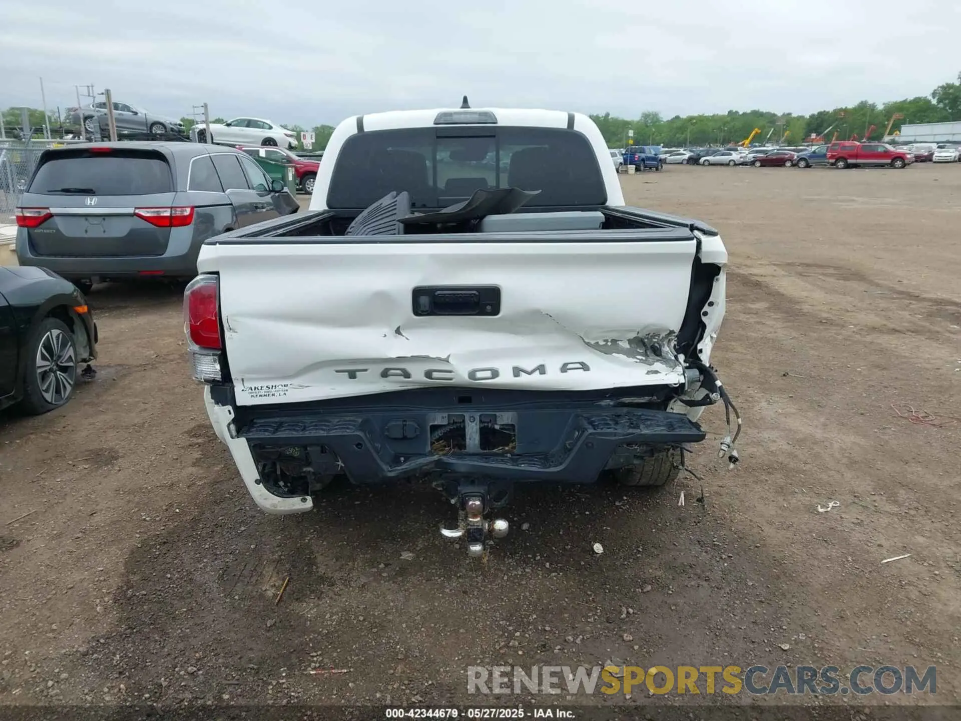 17 Photograph of a damaged car 5TFAZ5CNXLX089716 TOYOTA TACOMA 2020