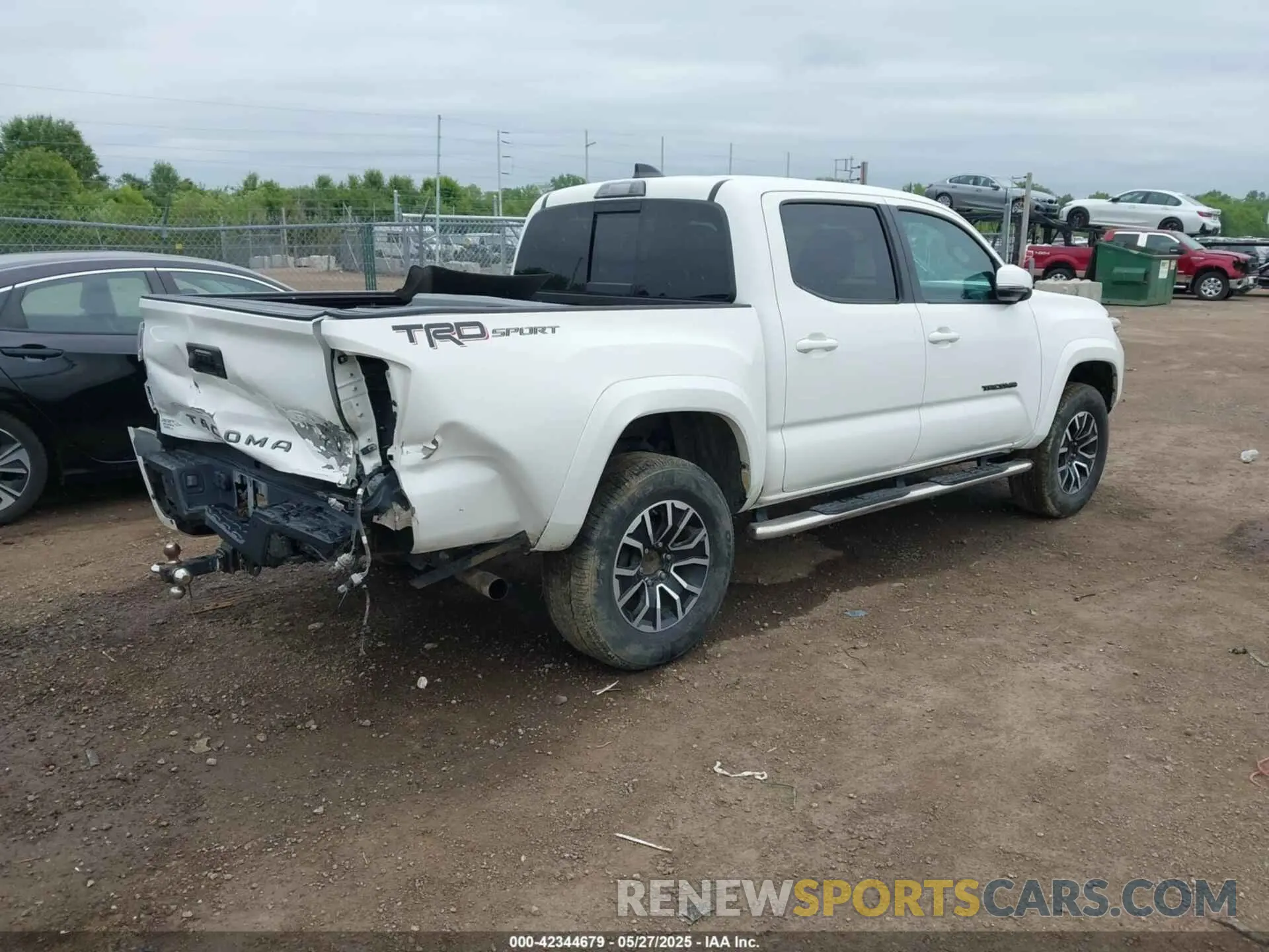 4 Photograph of a damaged car 5TFAZ5CNXLX089716 TOYOTA TACOMA 2020
