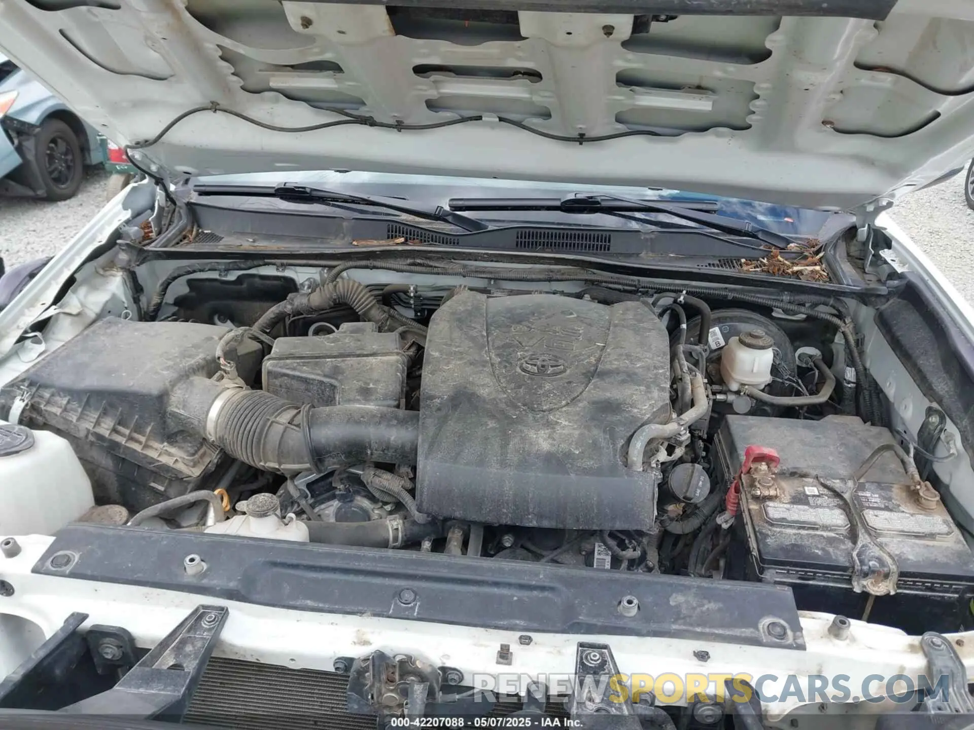 10 Photograph of a damaged car 5TFCZ5AN0LX217635 TOYOTA TACOMA 2020