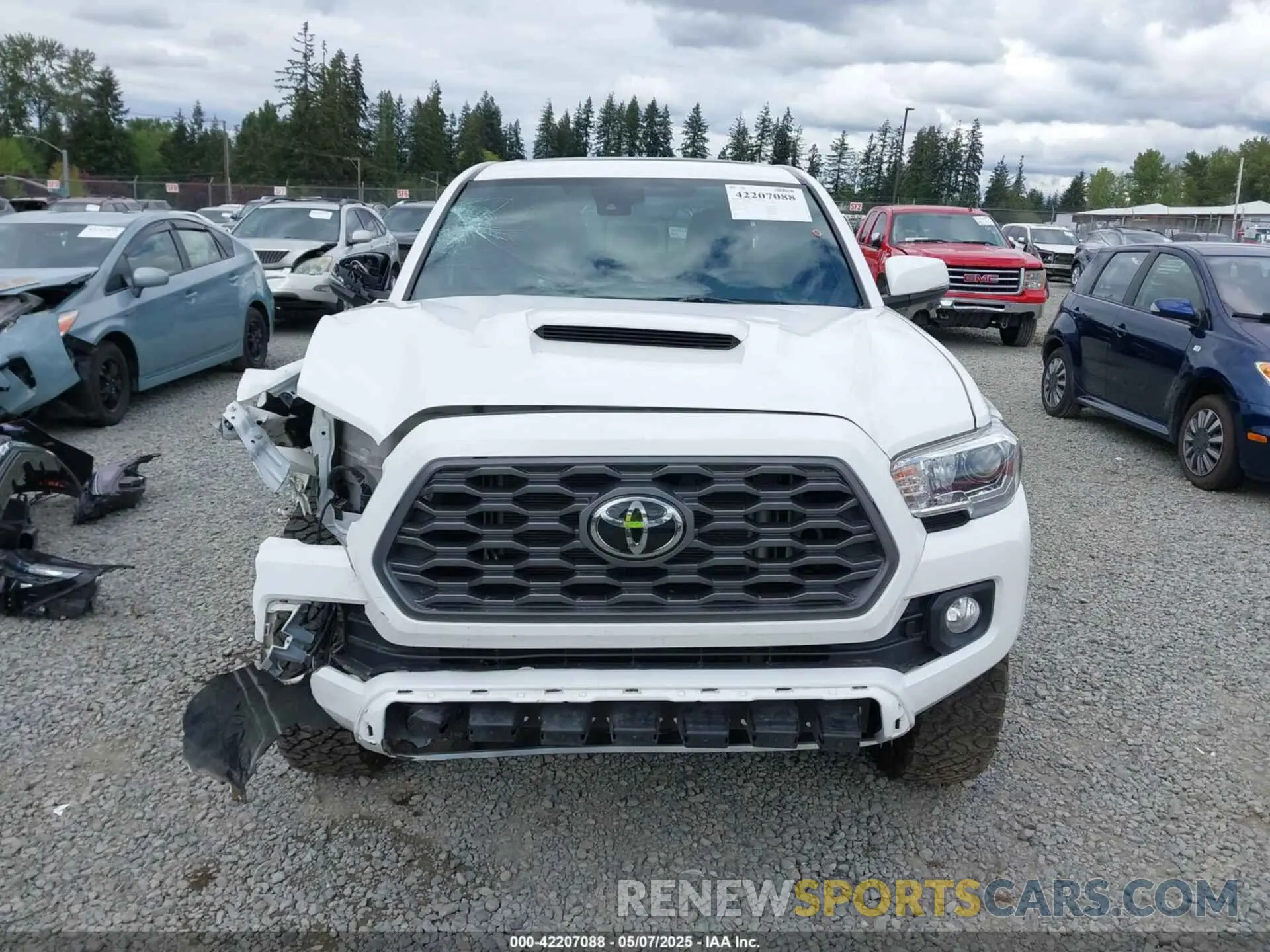 13 Photograph of a damaged car 5TFCZ5AN0LX217635 TOYOTA TACOMA 2020