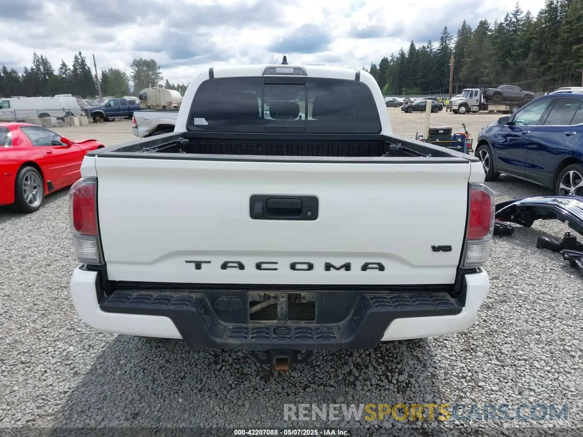 17 Photograph of a damaged car 5TFCZ5AN0LX217635 TOYOTA TACOMA 2020
