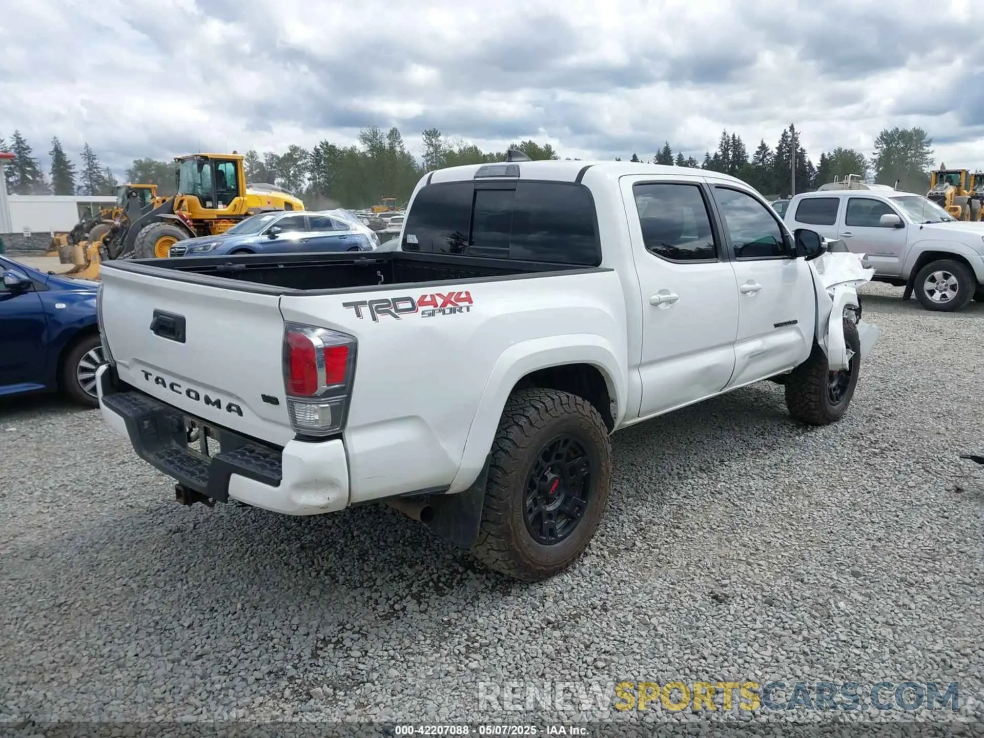 4 Photograph of a damaged car 5TFCZ5AN0LX217635 TOYOTA TACOMA 2020