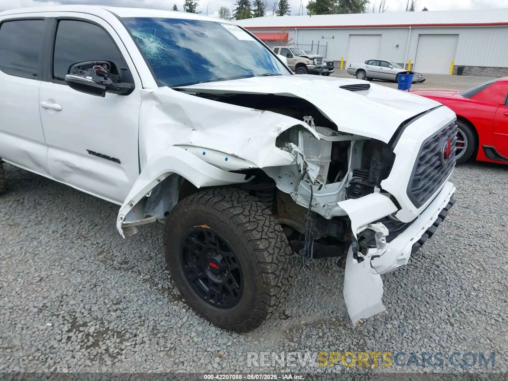 6 Photograph of a damaged car 5TFCZ5AN0LX217635 TOYOTA TACOMA 2020