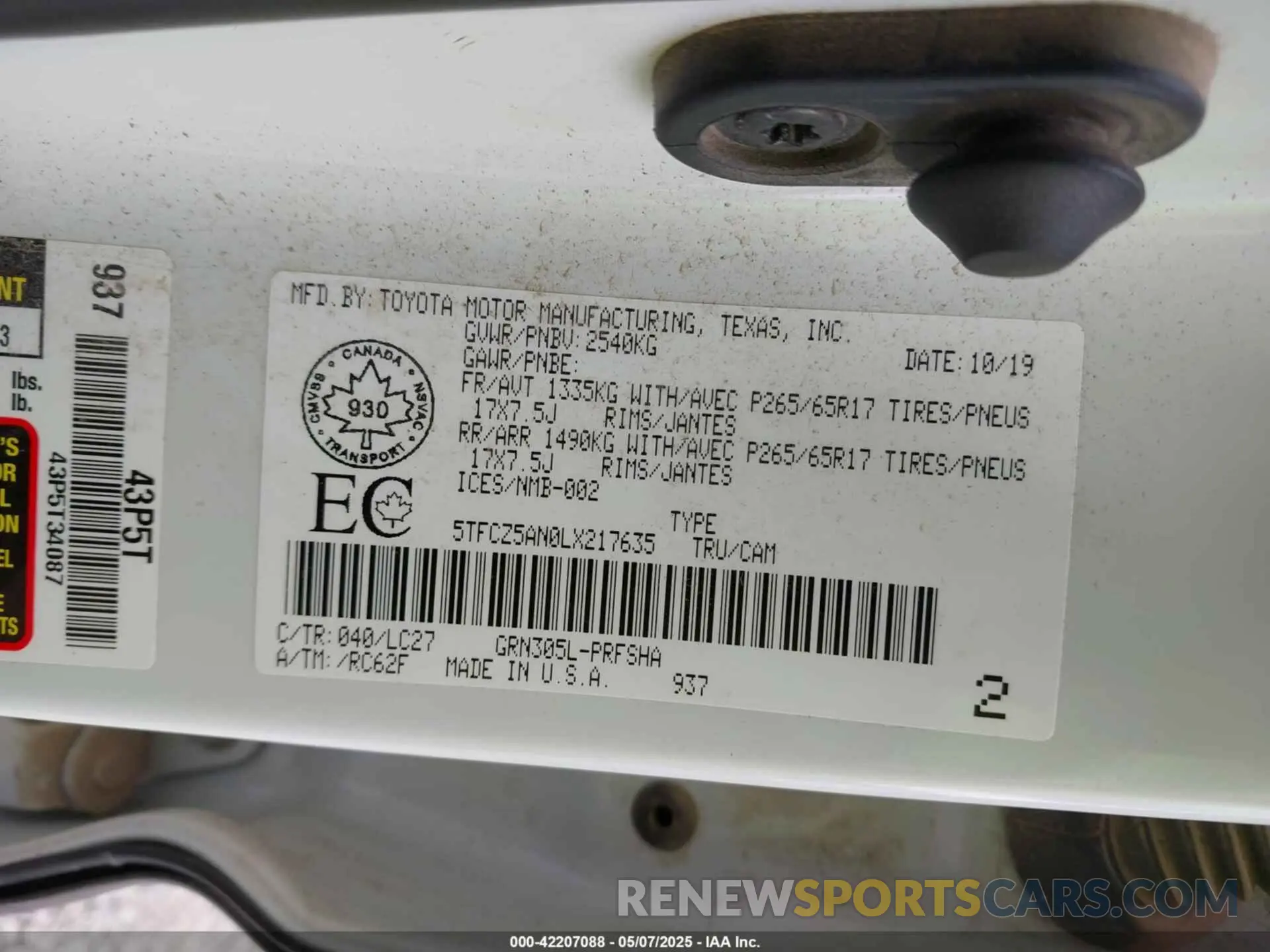 9 Photograph of a damaged car 5TFCZ5AN0LX217635 TOYOTA TACOMA 2020
