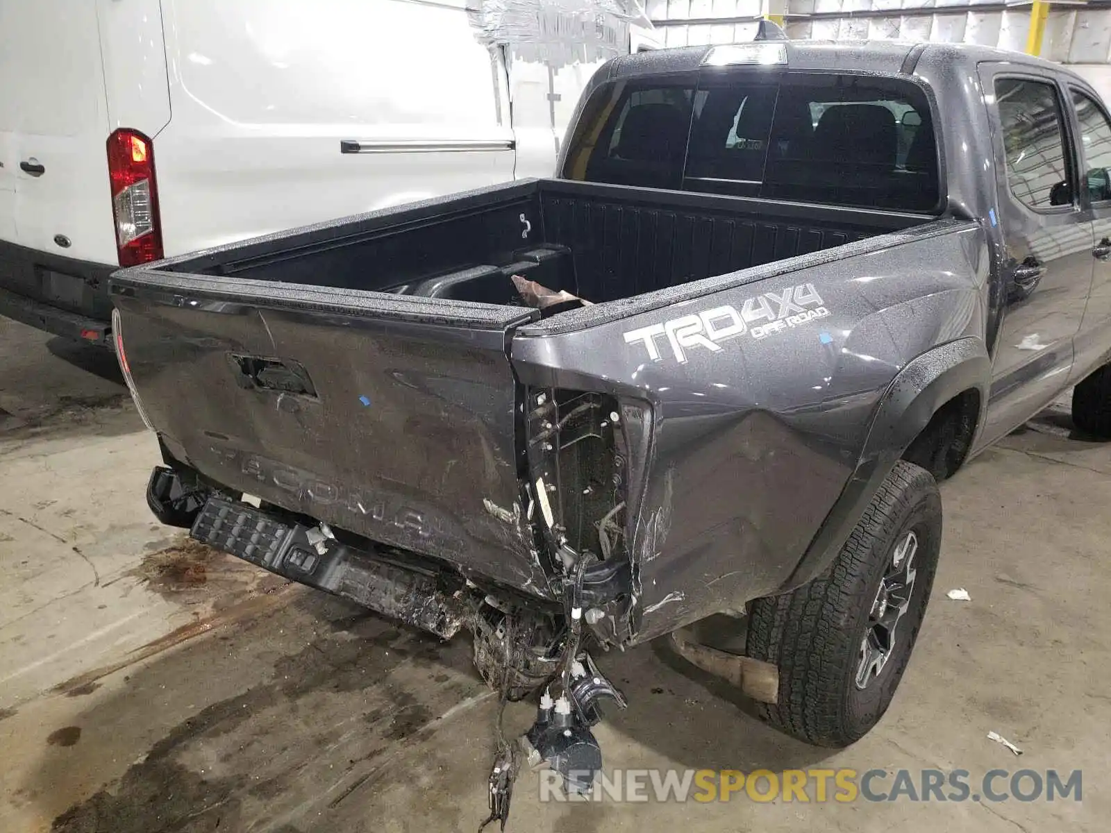 9 Photograph of a damaged car 5TFCZ5AN0LX223807 TOYOTA TACOMA 2020