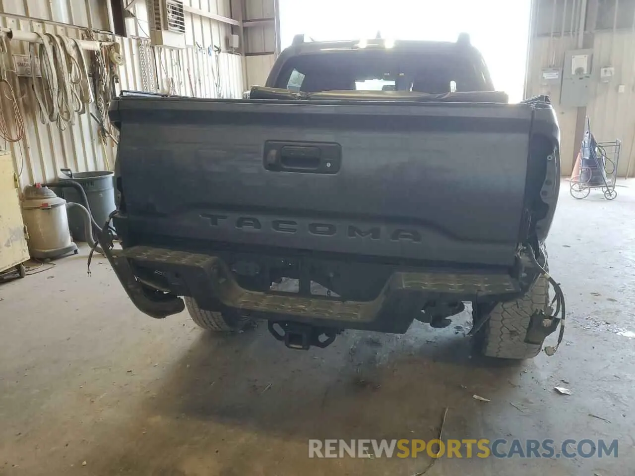 6 Photograph of a damaged car 5TFCZ5AN0LX225458 TOYOTA TACOMA 2020