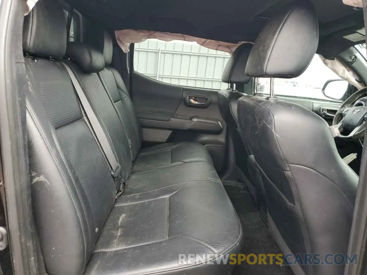 10 Photograph of a damaged car 5TFCZ5AN1LX222018 TOYOTA TACOMA 2020