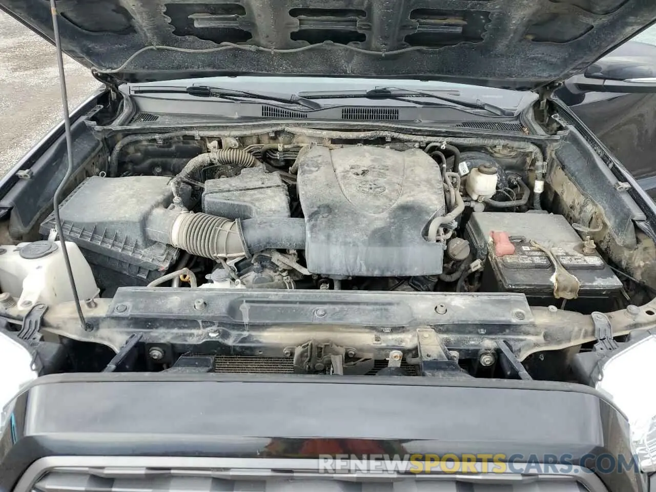 11 Photograph of a damaged car 5TFCZ5AN1LX222018 TOYOTA TACOMA 2020