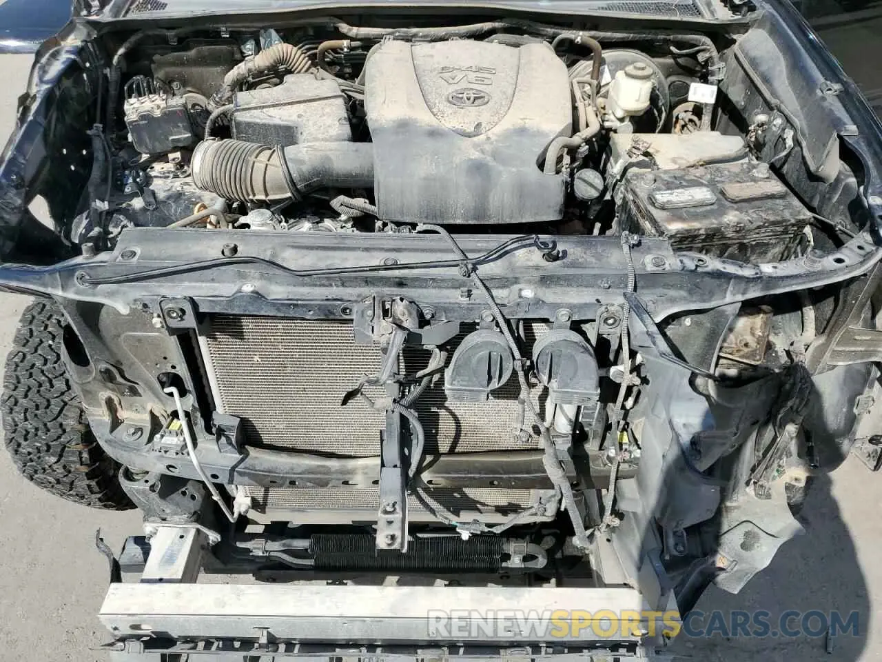 11 Photograph of a damaged car 5TFCZ5AN1LX236193 TOYOTA TACOMA 2020