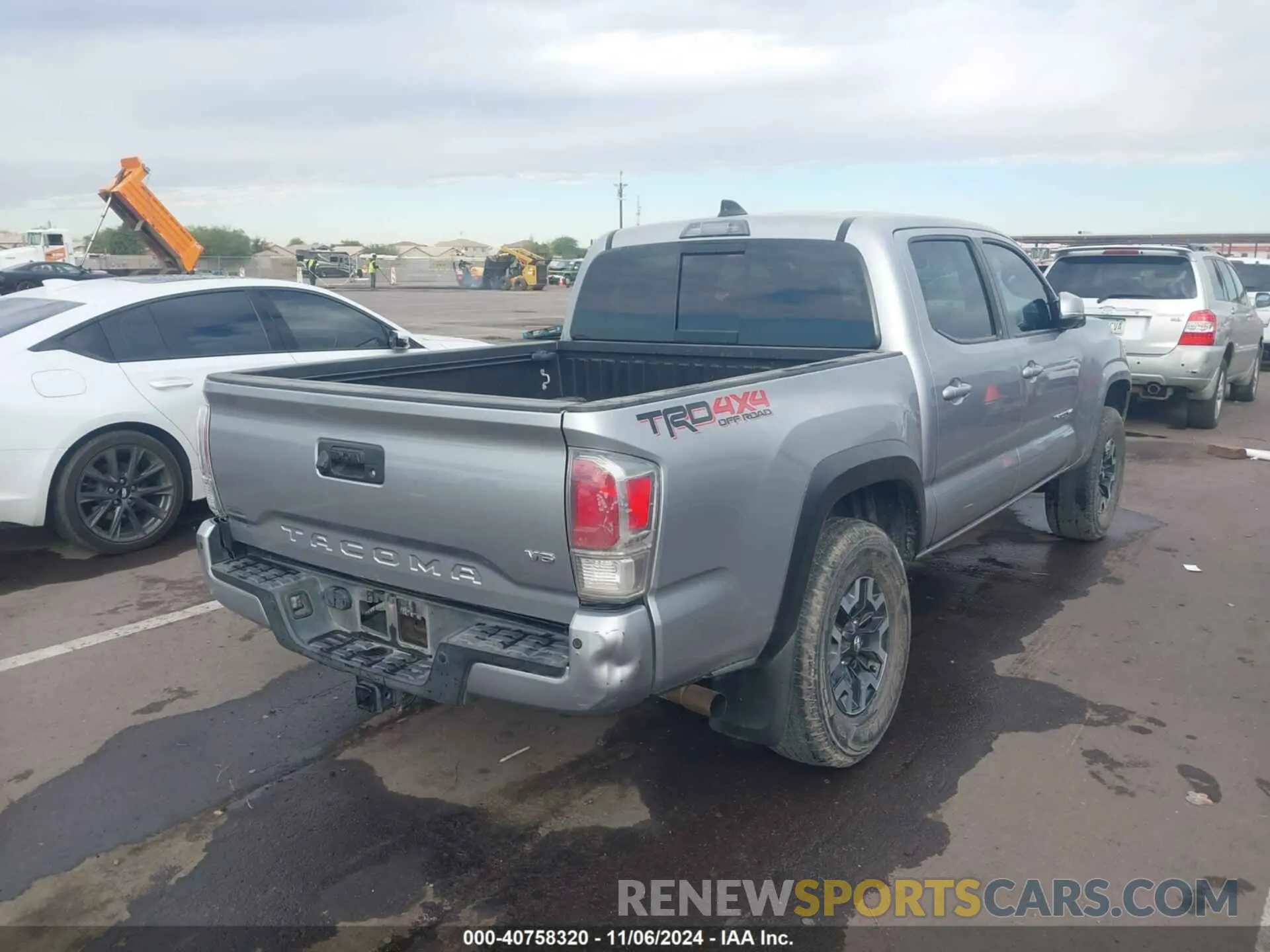 4 Photograph of a damaged car 5TFCZ5AN1LX240678 TOYOTA TACOMA 2020
