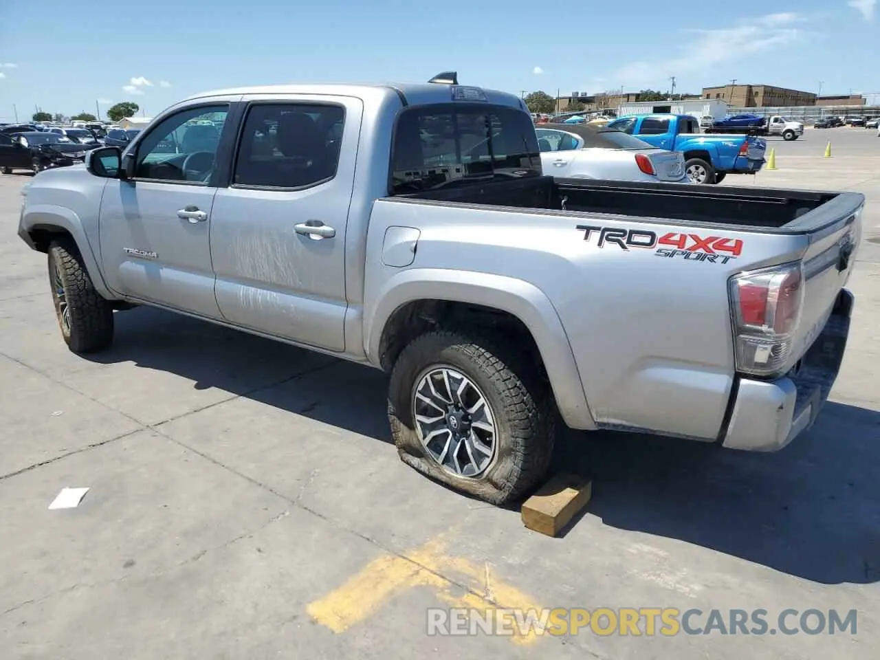 2 Photograph of a damaged car 5TFCZ5AN2LX222433 TOYOTA TACOMA 2020