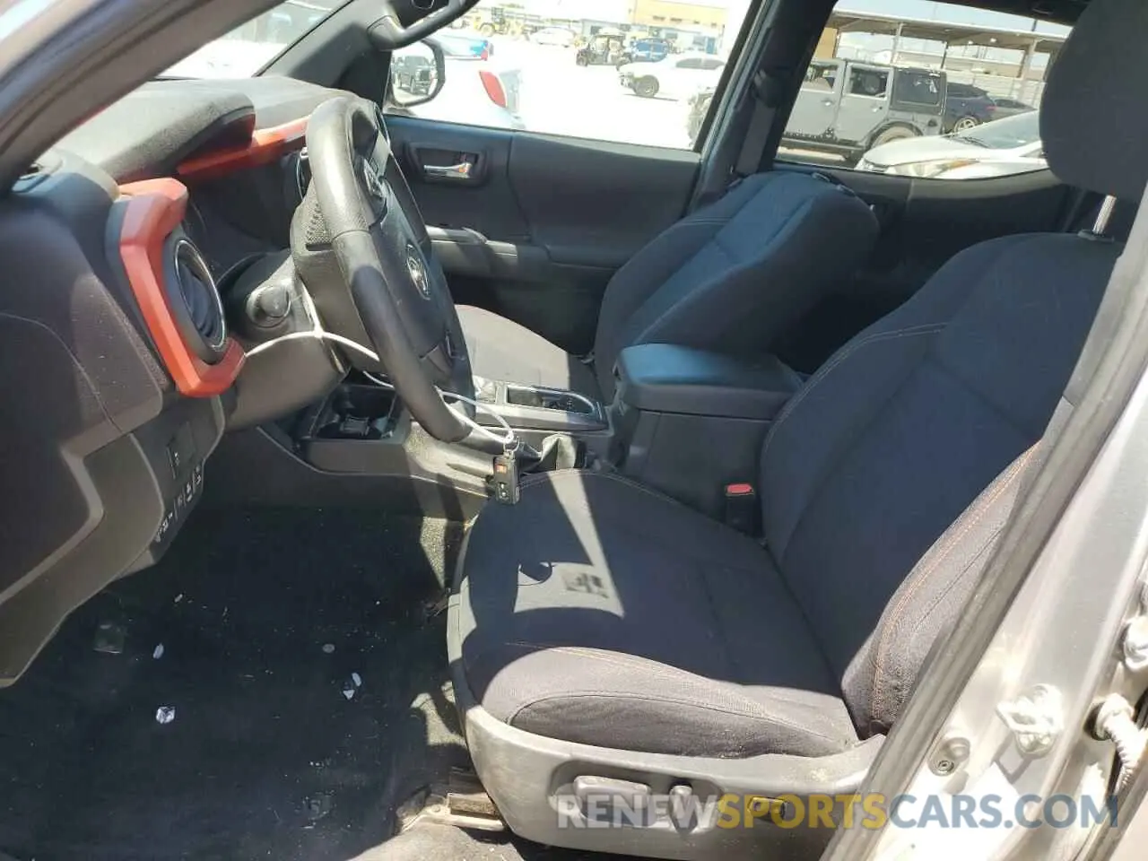 7 Photograph of a damaged car 5TFCZ5AN2LX222433 TOYOTA TACOMA 2020