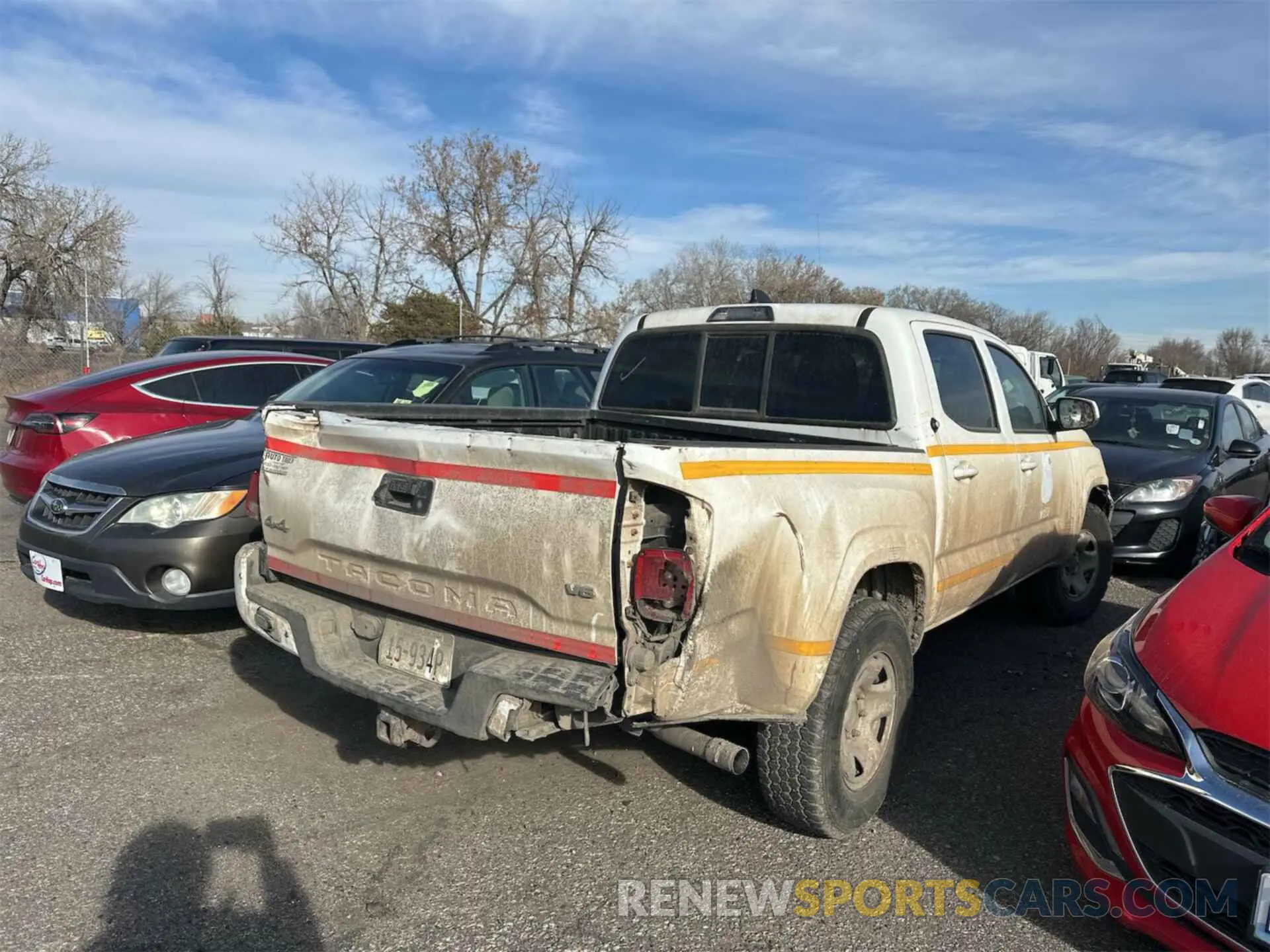 25 Photograph of a damaged car 5TFCZ5AN2LX223341 TOYOTA TACOMA 2020
