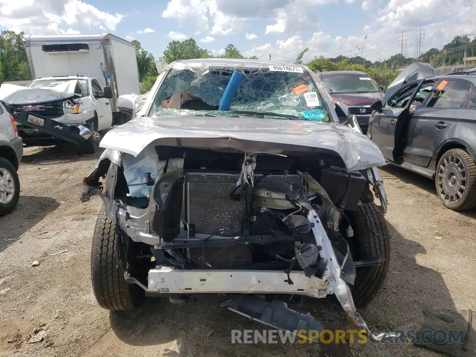 9 Photograph of a damaged car 5TFCZ5AN2LX226224 TOYOTA TACOMA 2020