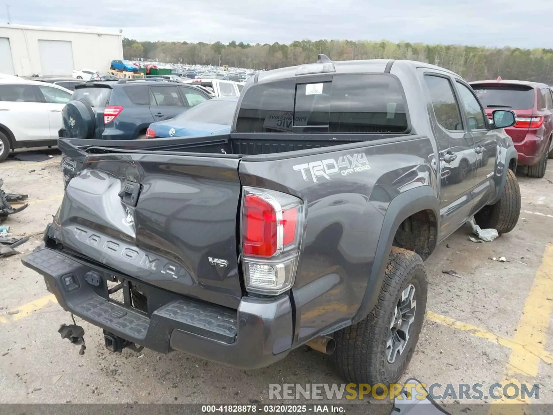 4 Photograph of a damaged car 5TFCZ5AN2LX229785 TOYOTA TACOMA 2020