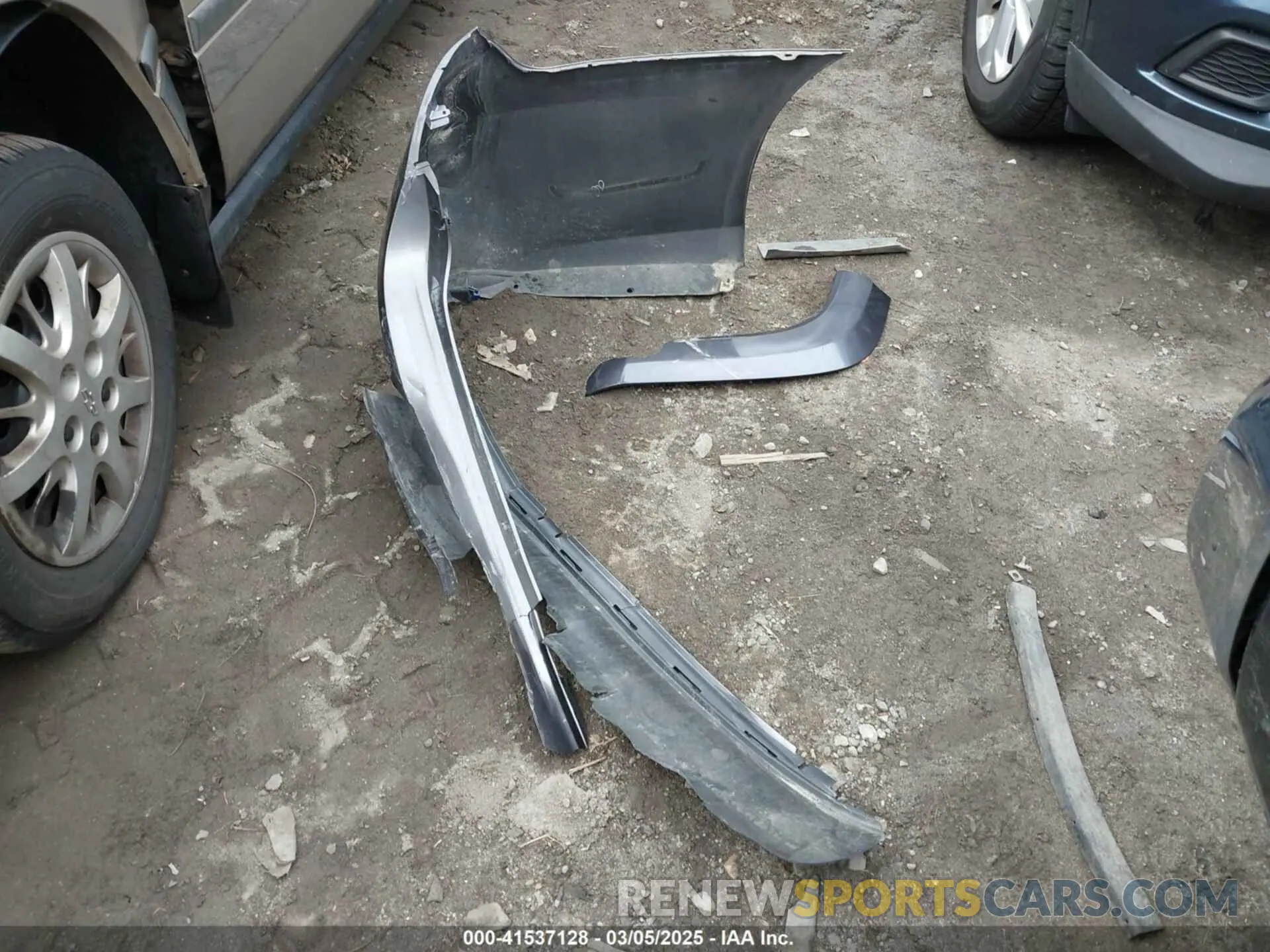 11 Photograph of a damaged car 5TFCZ5AN2LX231424 TOYOTA TACOMA 2020