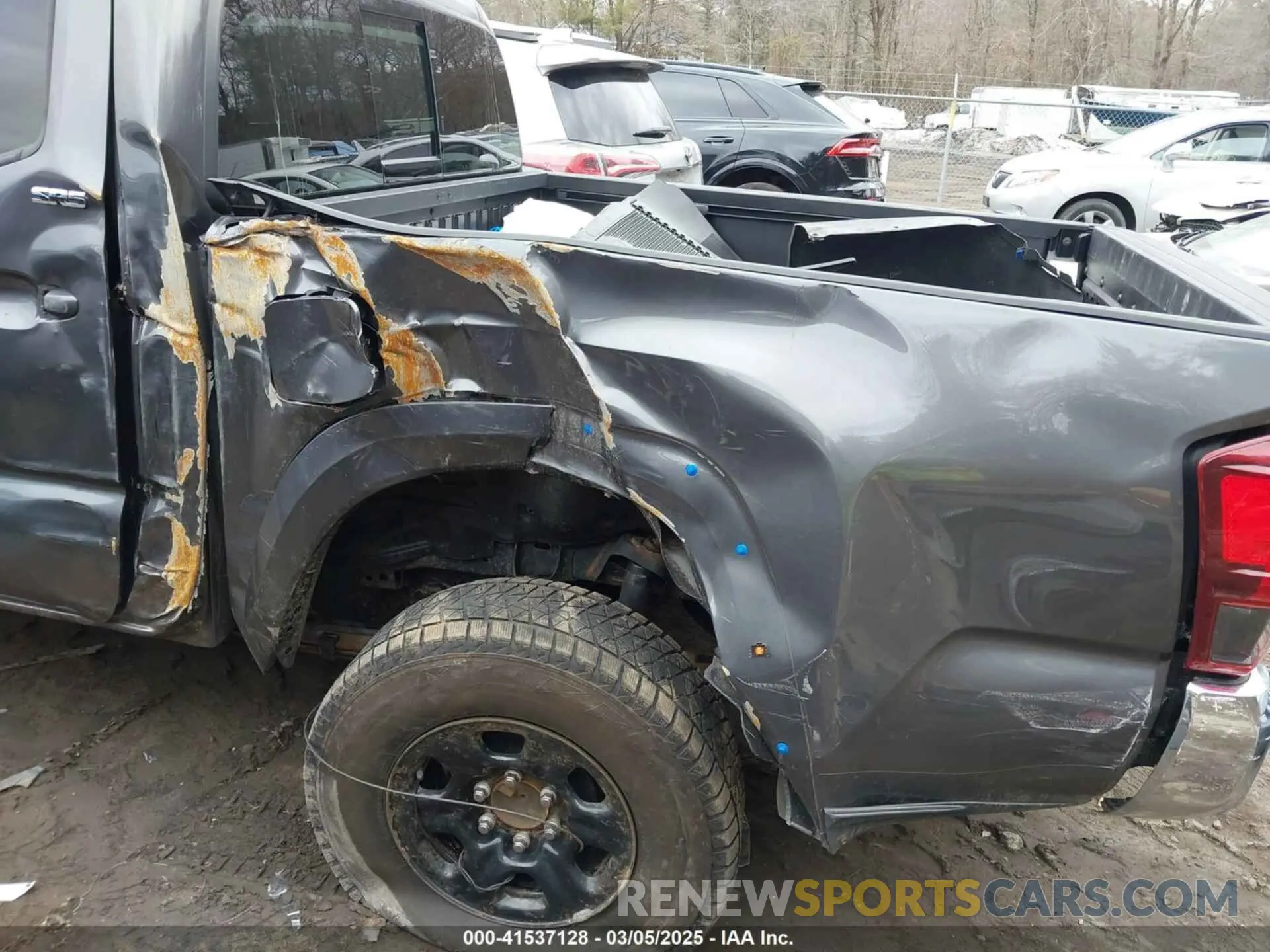 6 Photograph of a damaged car 5TFCZ5AN2LX231424 TOYOTA TACOMA 2020
