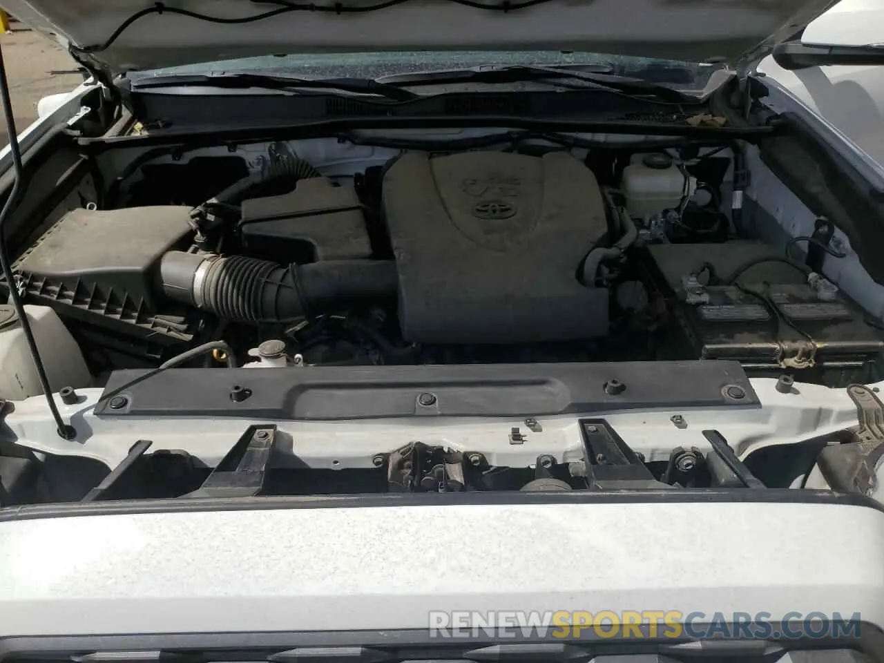 11 Photograph of a damaged car 5TFCZ5AN3LX215393 TOYOTA TACOMA 2020
