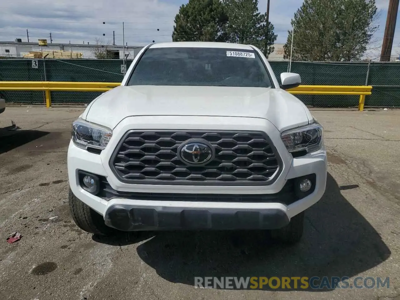 5 Photograph of a damaged car 5TFCZ5AN3LX215393 TOYOTA TACOMA 2020