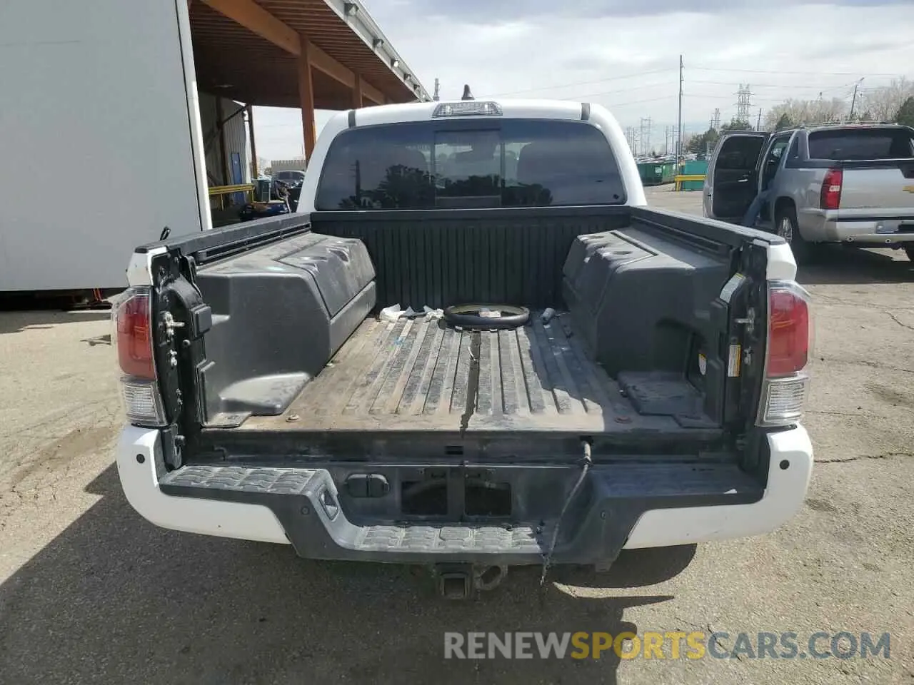 6 Photograph of a damaged car 5TFCZ5AN3LX215393 TOYOTA TACOMA 2020