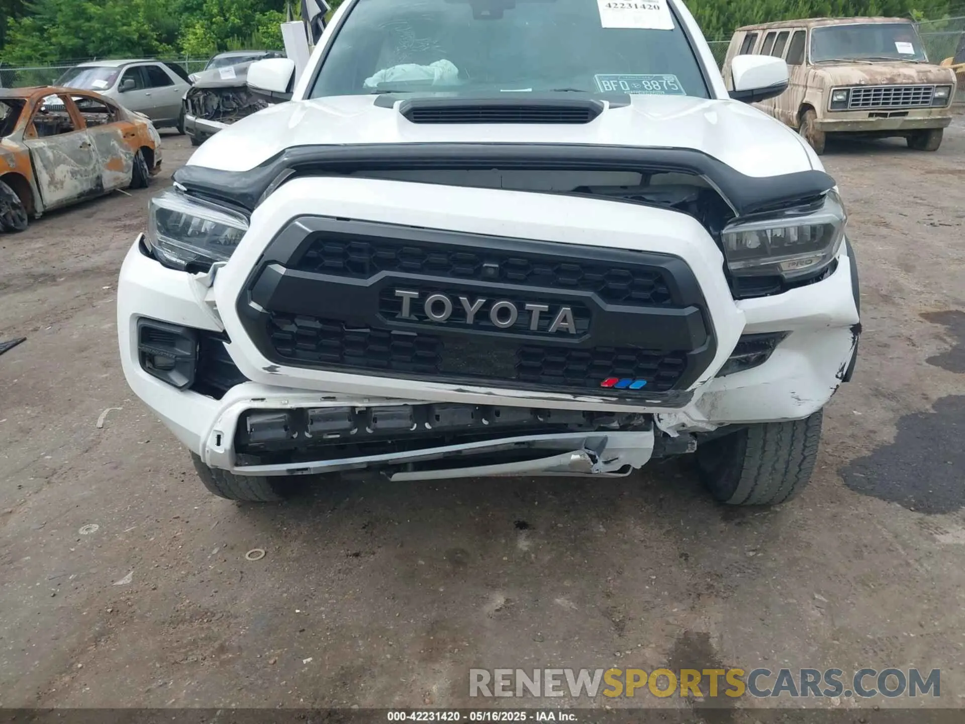 6 Photograph of a damaged car 5TFCZ5AN3LX226071 TOYOTA TACOMA 2020